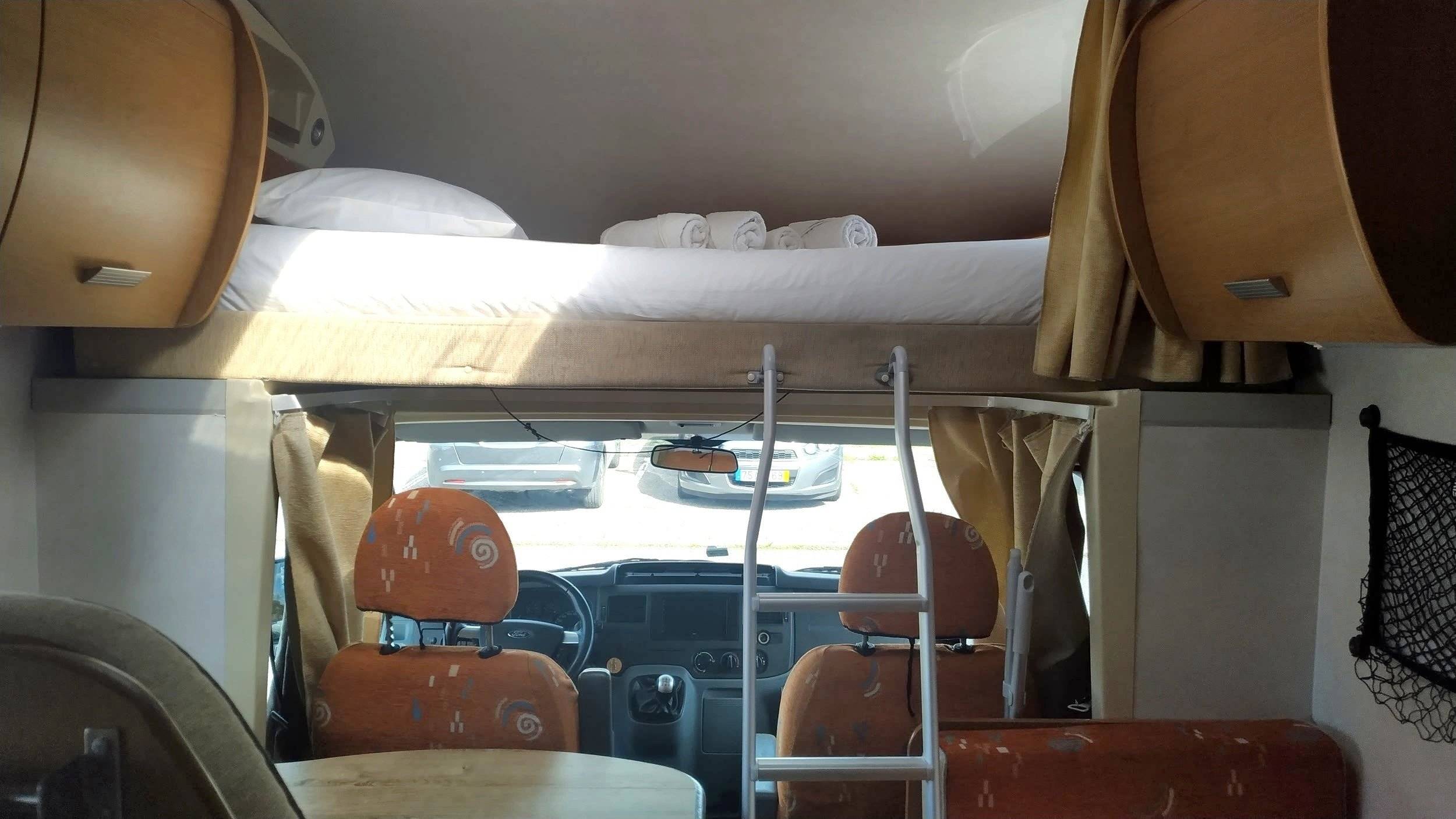Dormidas Ford Ford transit - Yescapa