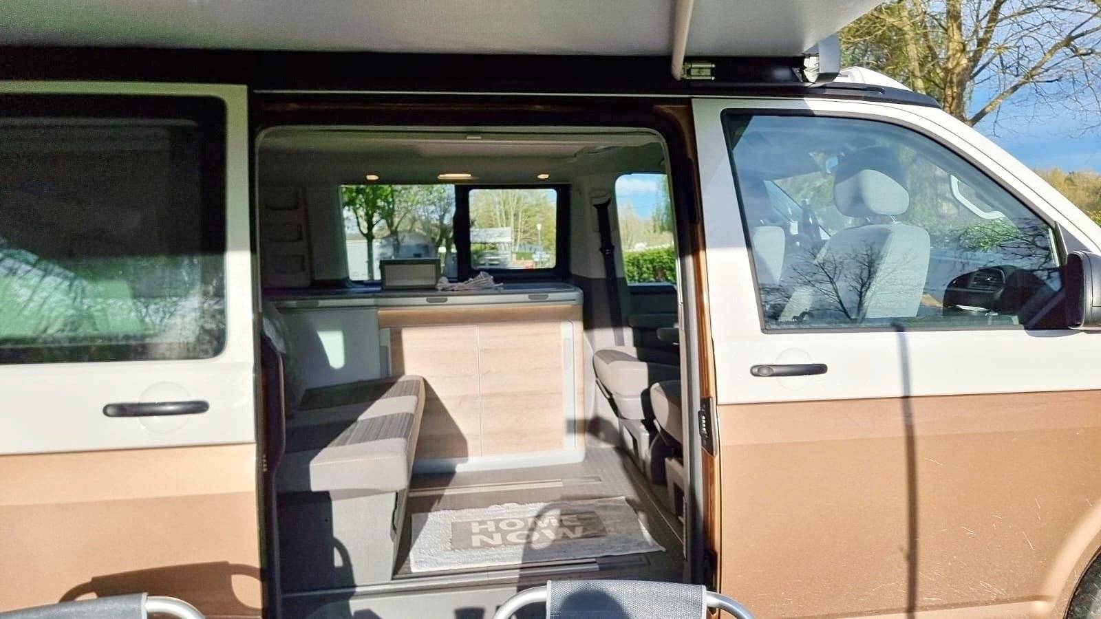 Volkswagen Volkswagen T6.1 California COAST