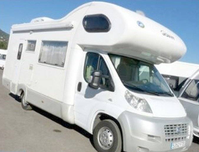 Vista frontale a ¾ Fiat Fiat Ducato, 2.3 l 140 Multijet, Euro 6d-Temp - Yescapa