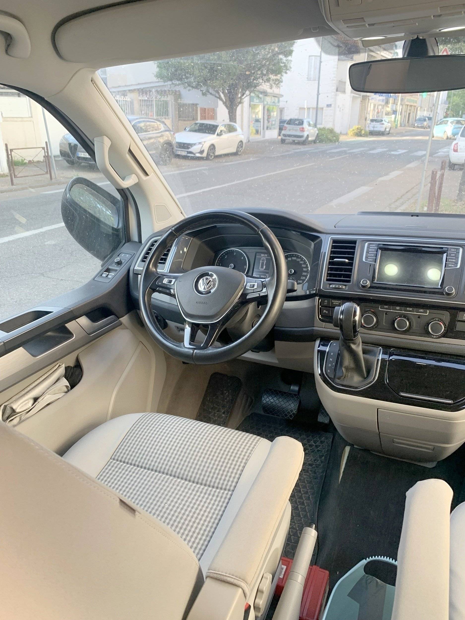 Fahrerbereich Volkswagen T6 2,0 l 150 - Yescapa