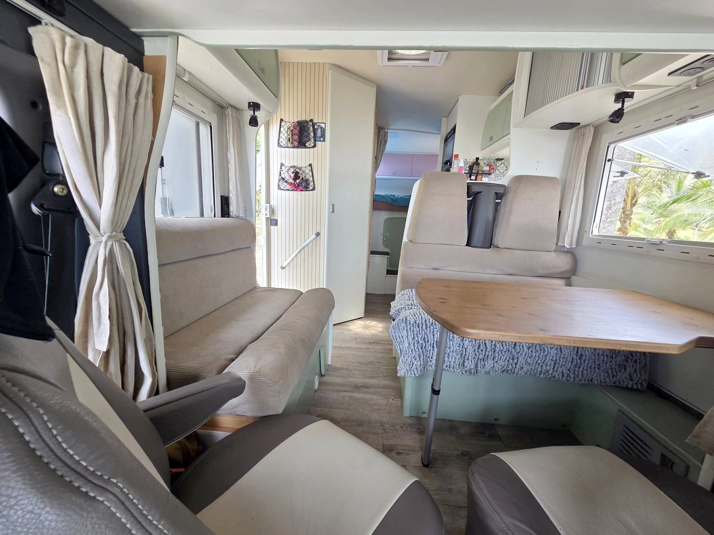 Essecke Ford Transit 2,4 l 125 ch - Yescapa