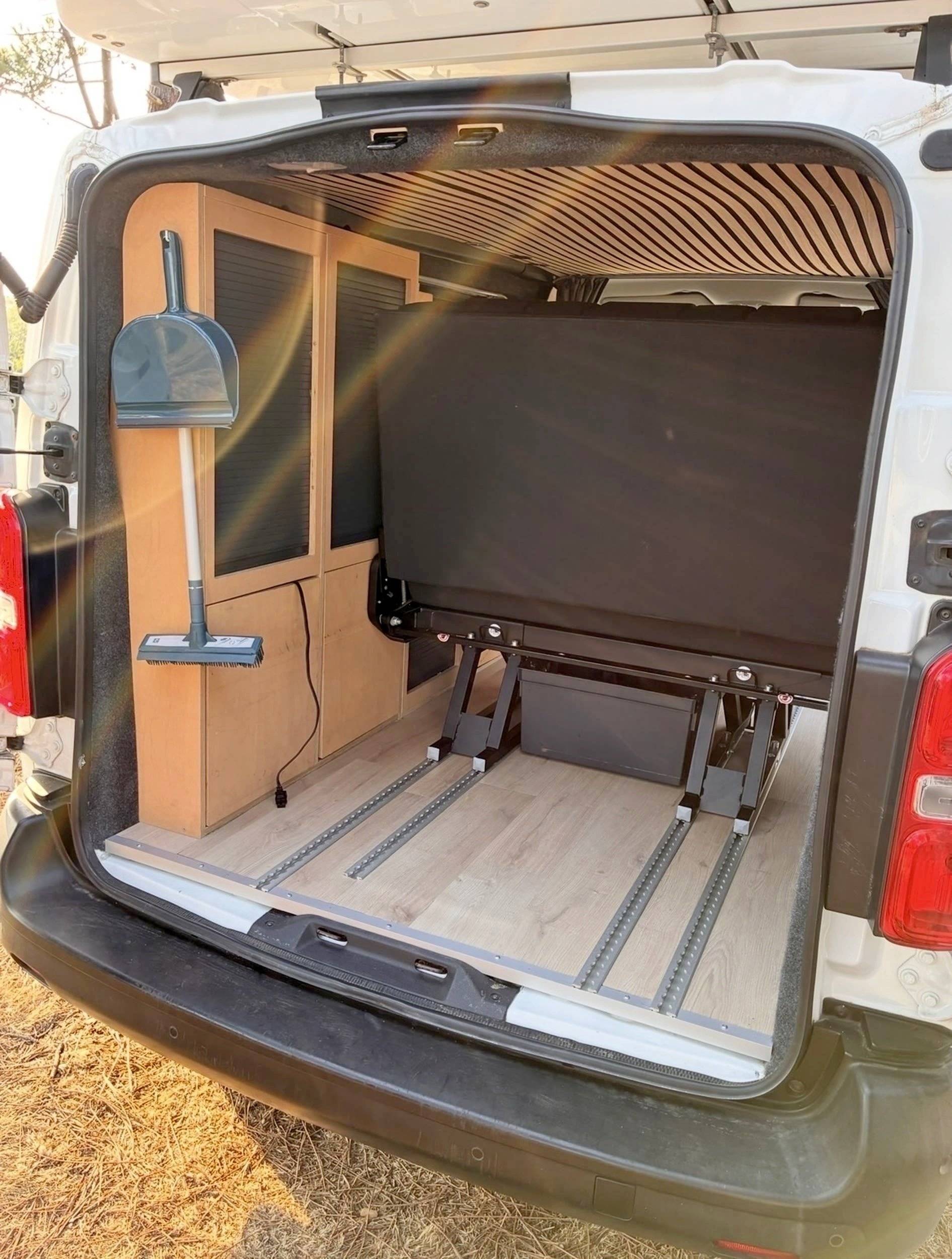 Concept Van Loisirs Expert 180 ch eat8