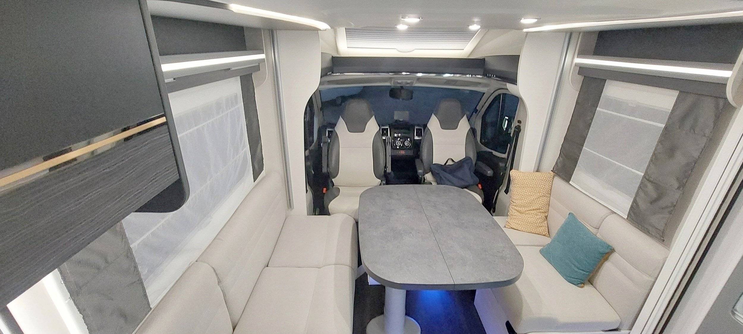 Área de jantar Fiat 2,3 l 140 ch. - Yescapa