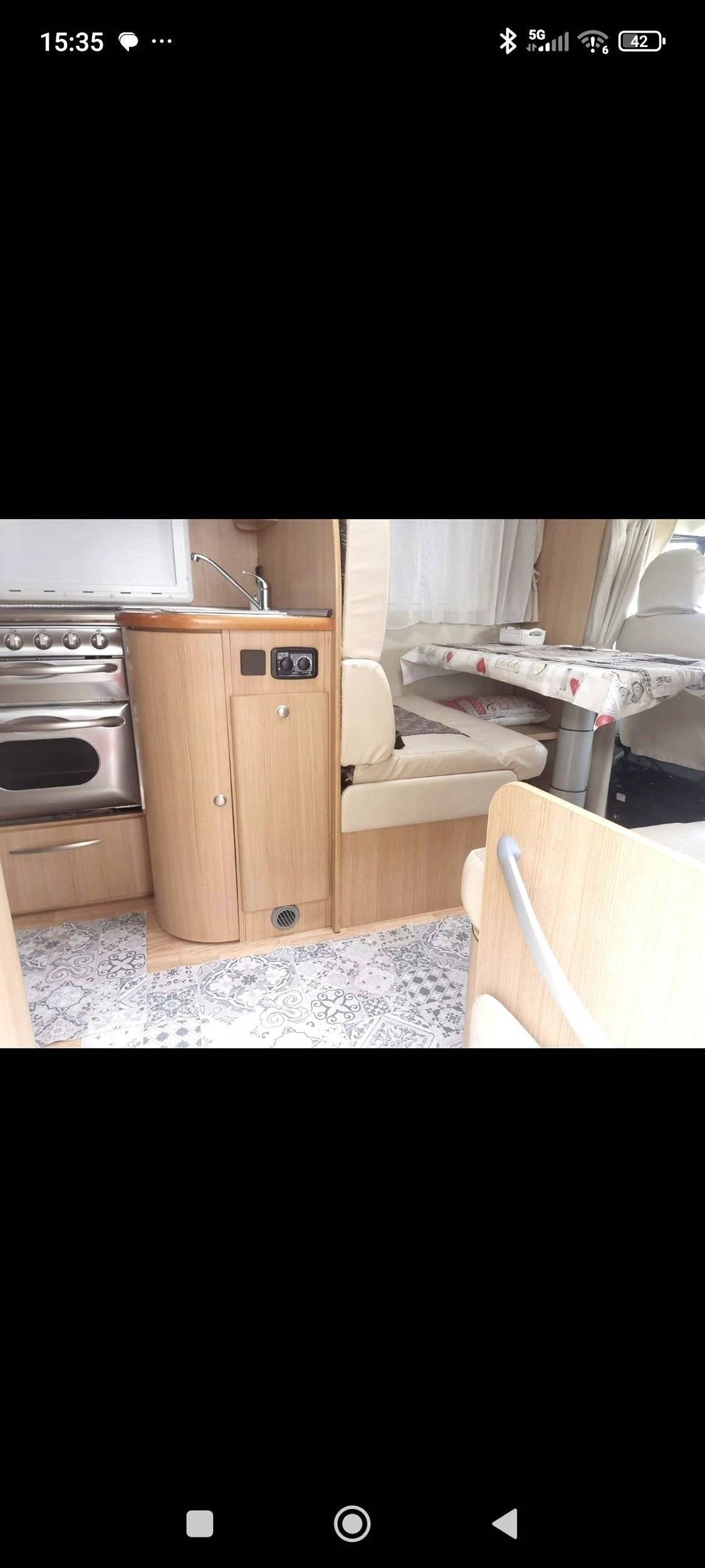 Coin repas Ford Transit 2,4 l 140 ch - Yescapa