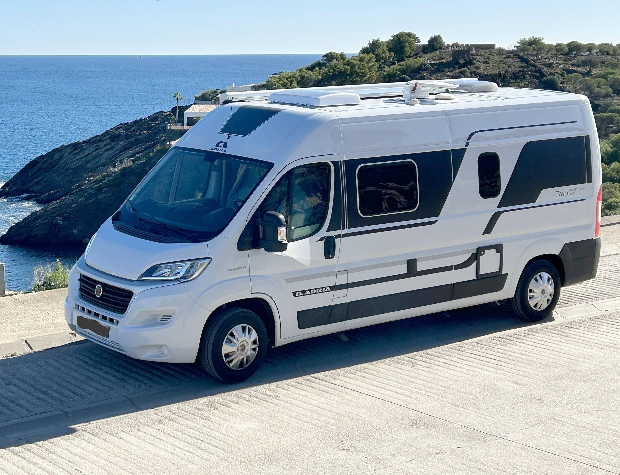 Adria twin plus 600 spt family