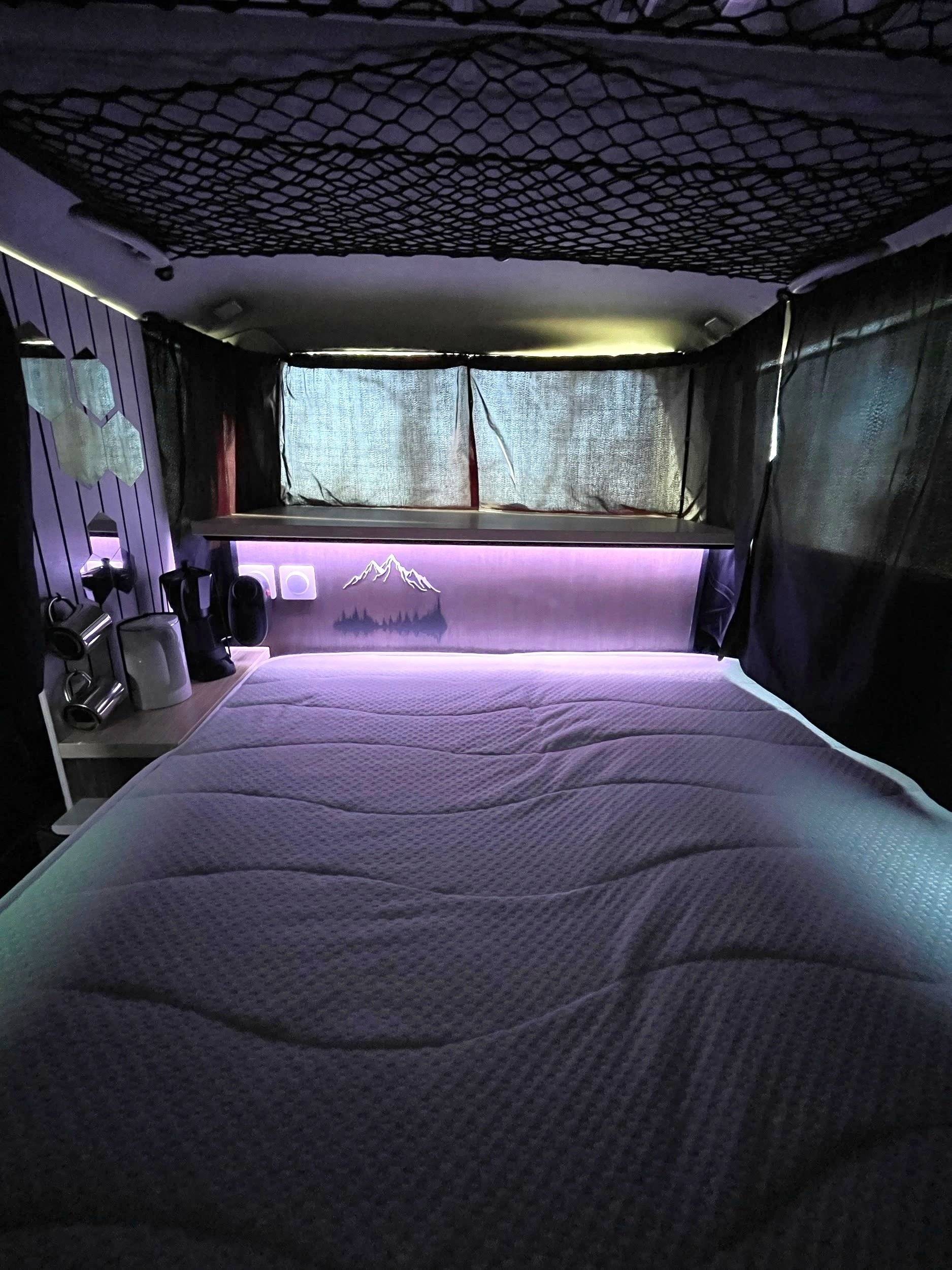Plazas en cama Volkswagen T5 1,9 l 102 ch - Yescapa