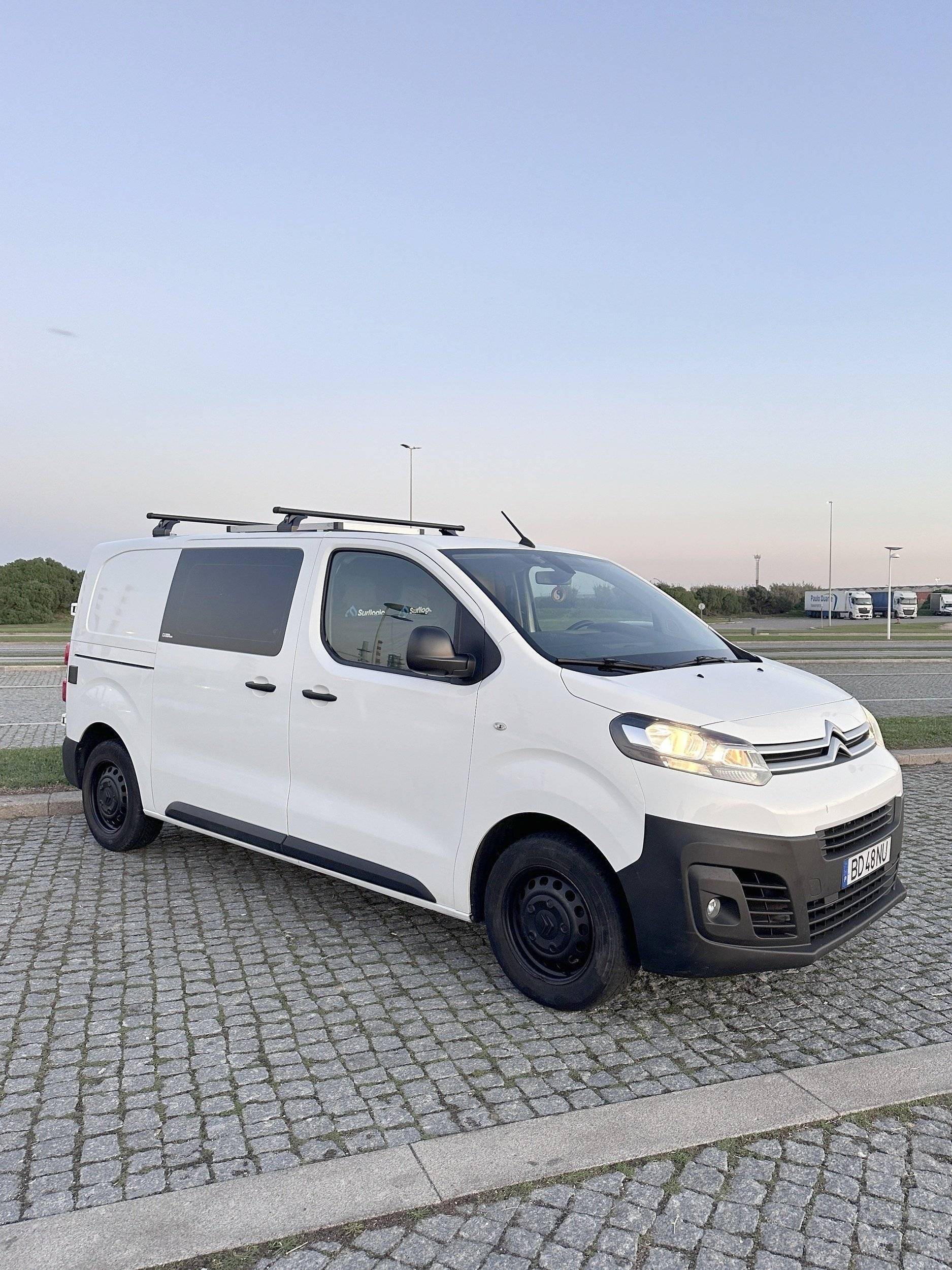 Voorkant 3/4 Citroën Citroën jumpy - Yescapa