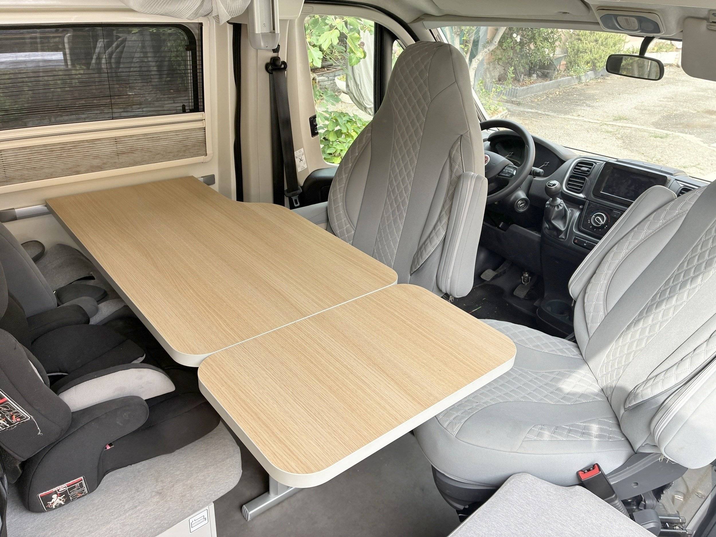 Área de jantar Fiat Ducato 2,3 l 140 Multijet - Yescapa