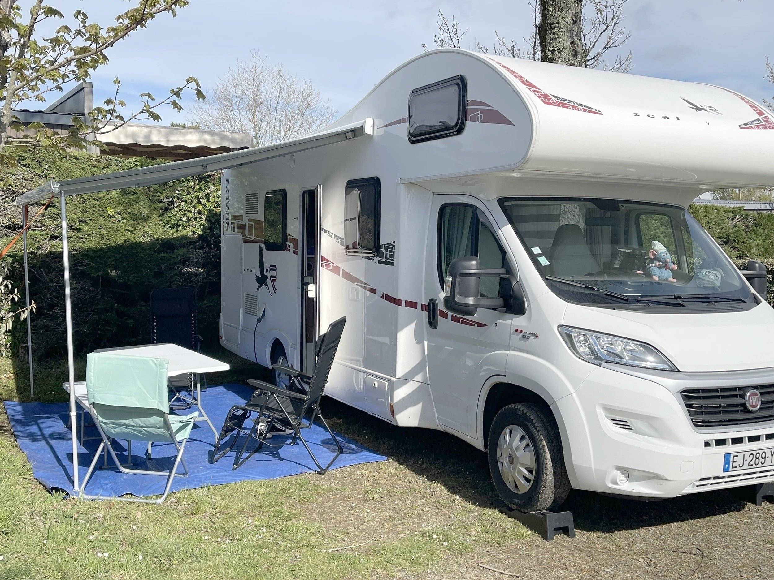 Vue avant de 3/4 Fiat Ducato 2,3 l Multijet 130 ch. - Yescapa