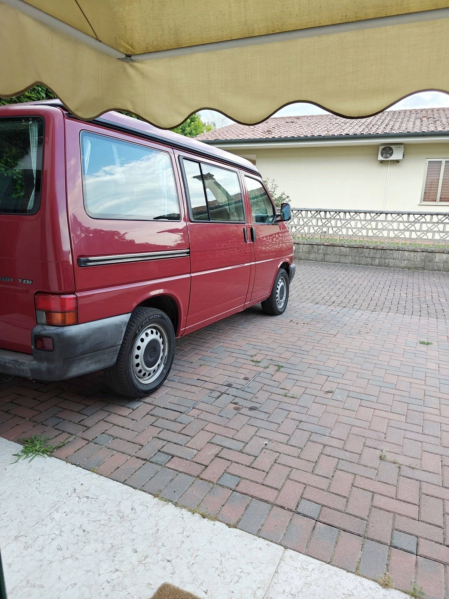 Voorkant 3/4 Volkswagen Transporter T4 Multivan - Yescapa