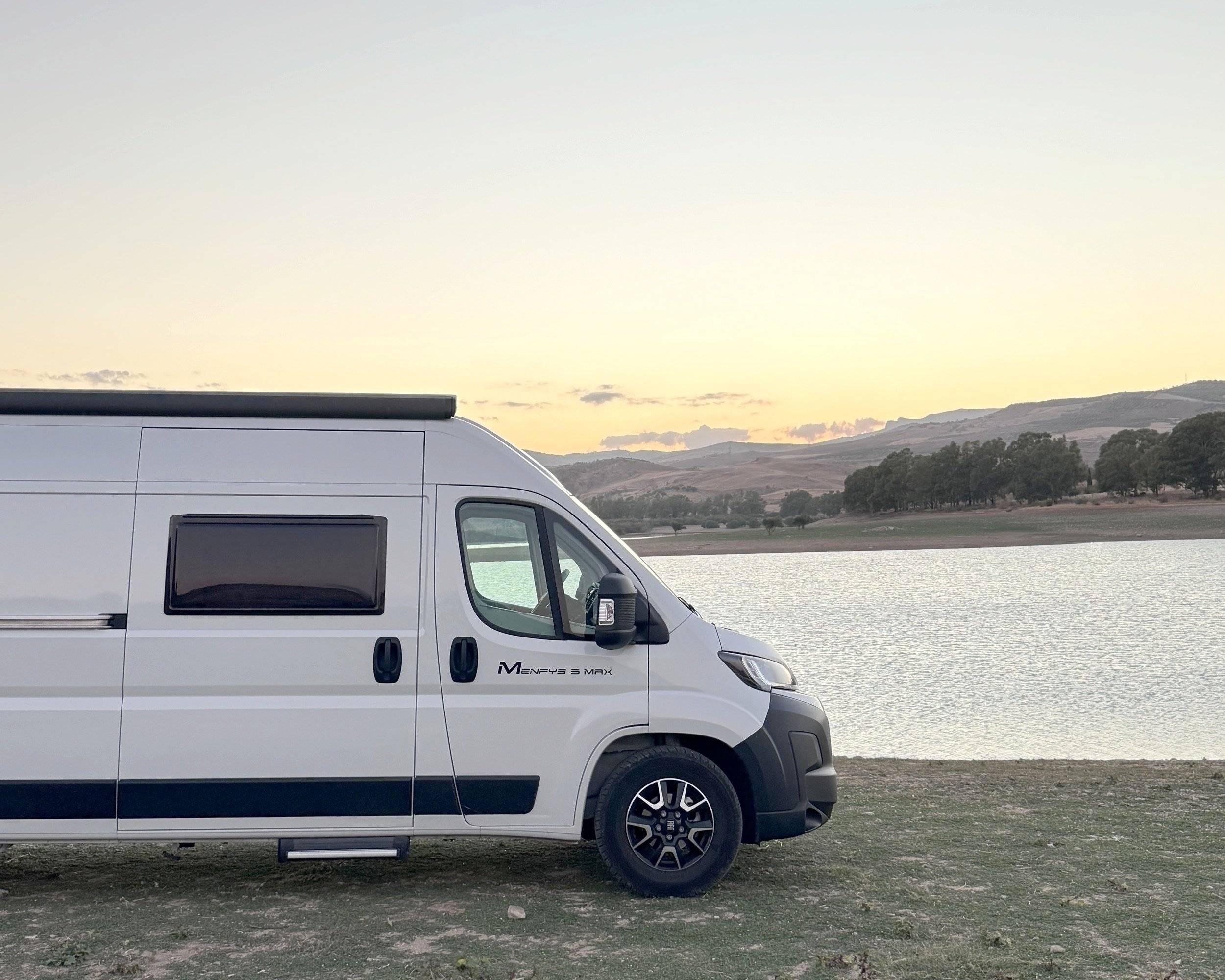 Vista frontale a ¾ Fiat - Yescapa
