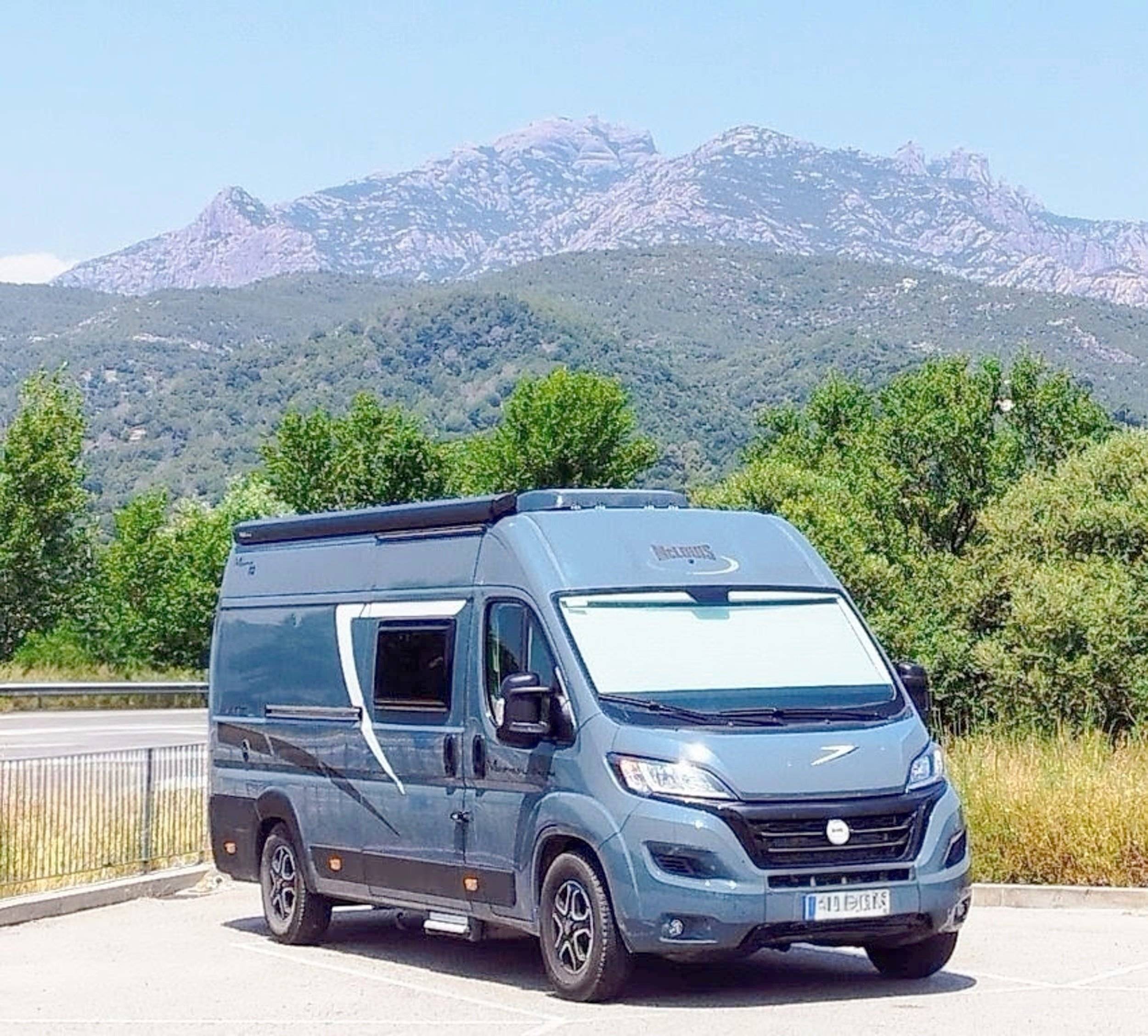 Vista del vehículo ángulo delantero Fiat Ducato 2,2 l Multijet 130 ch. - Yescapa