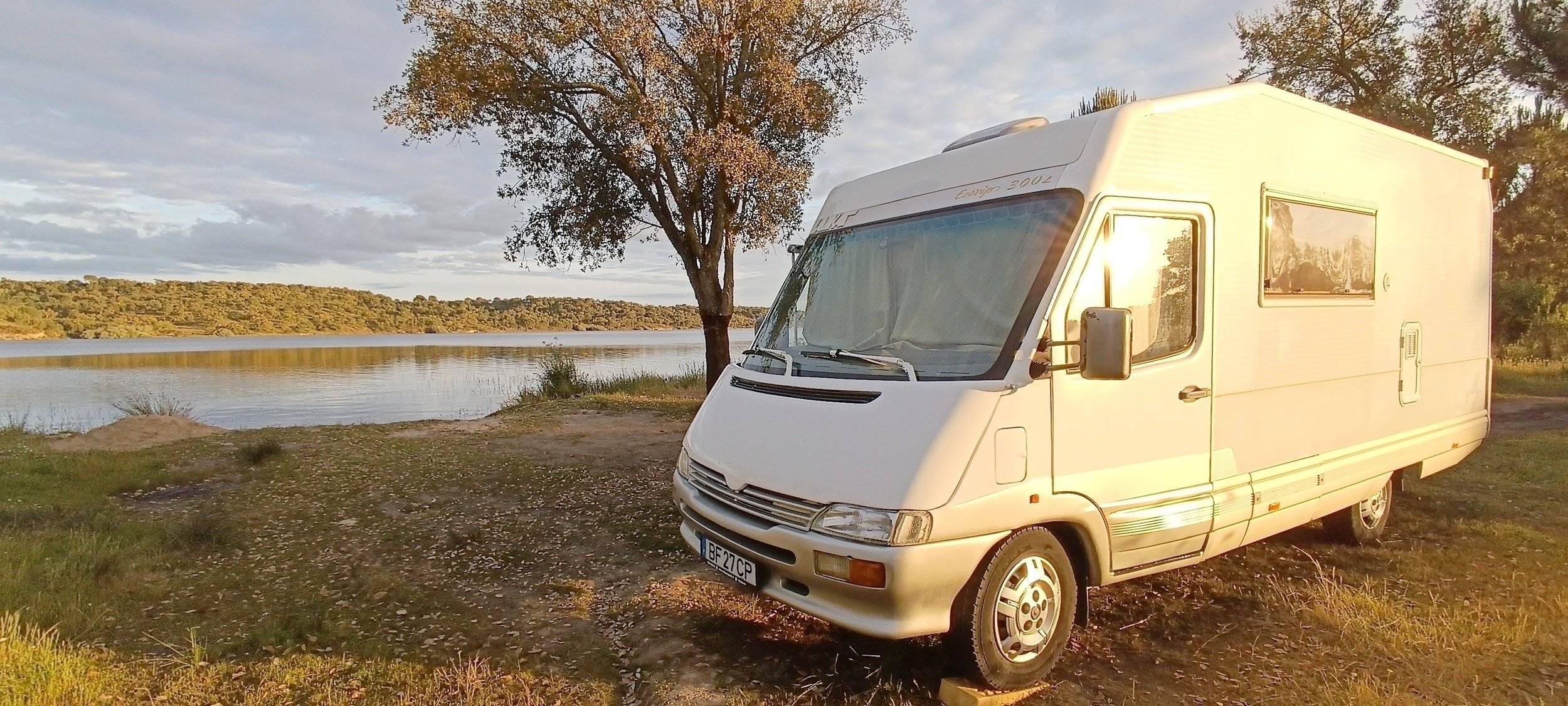 Vista de 3/4 Fiat Ducato - Yescapa