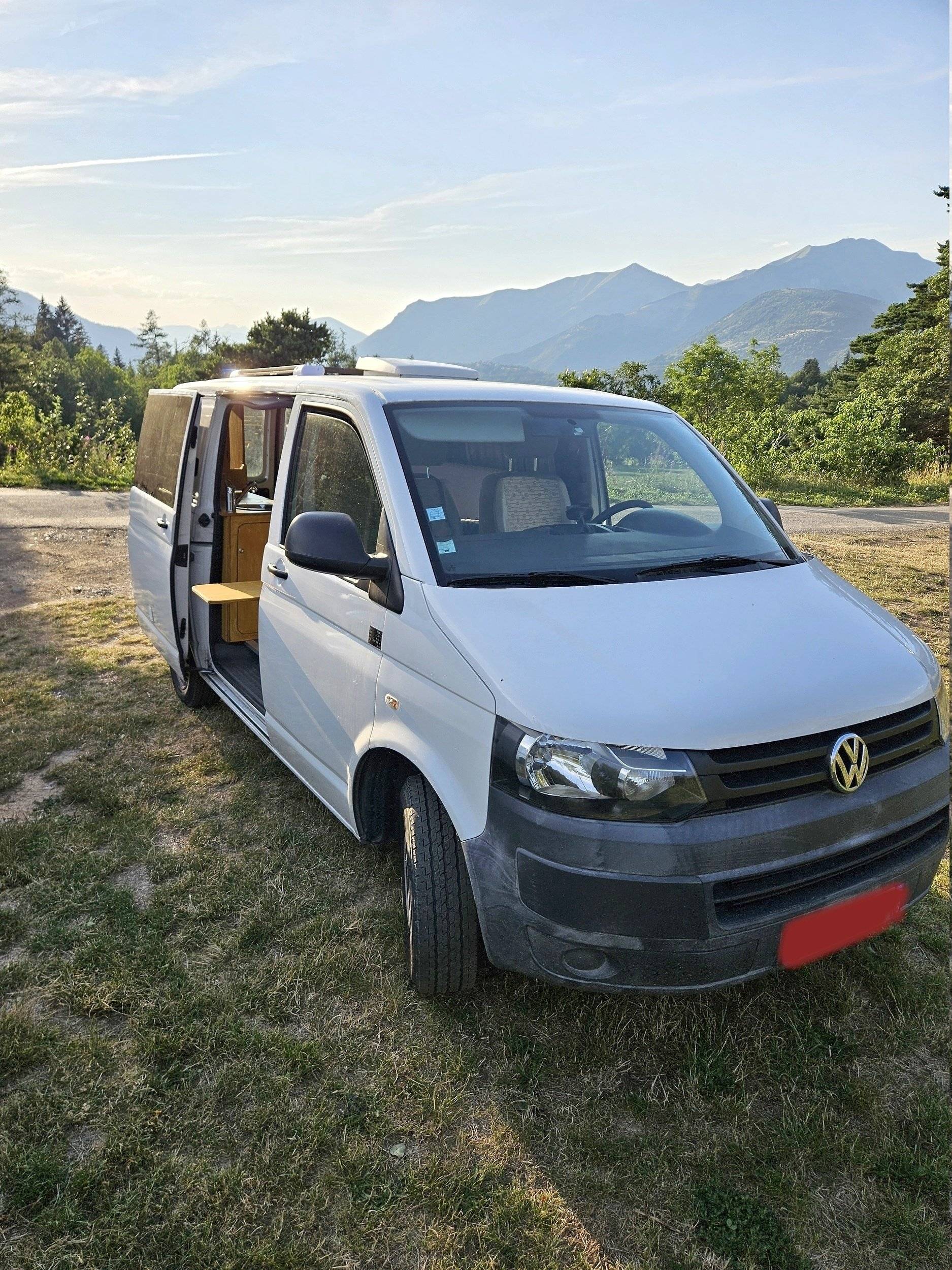 Voorkant 3/4 Volkswagen T5 2,0 l 102 ch - Yescapa