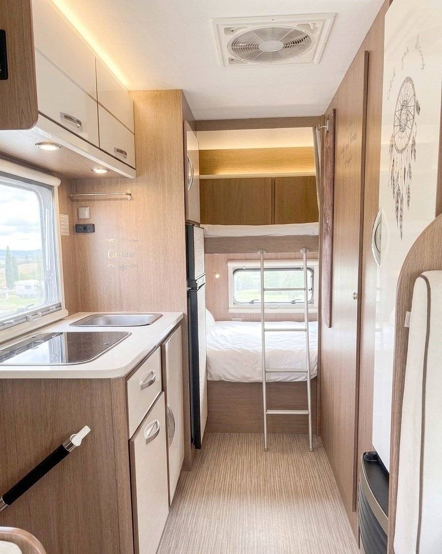 Área de jantar Fiat Ducato 2,3 l Multijet 130 ch. - Yescapa