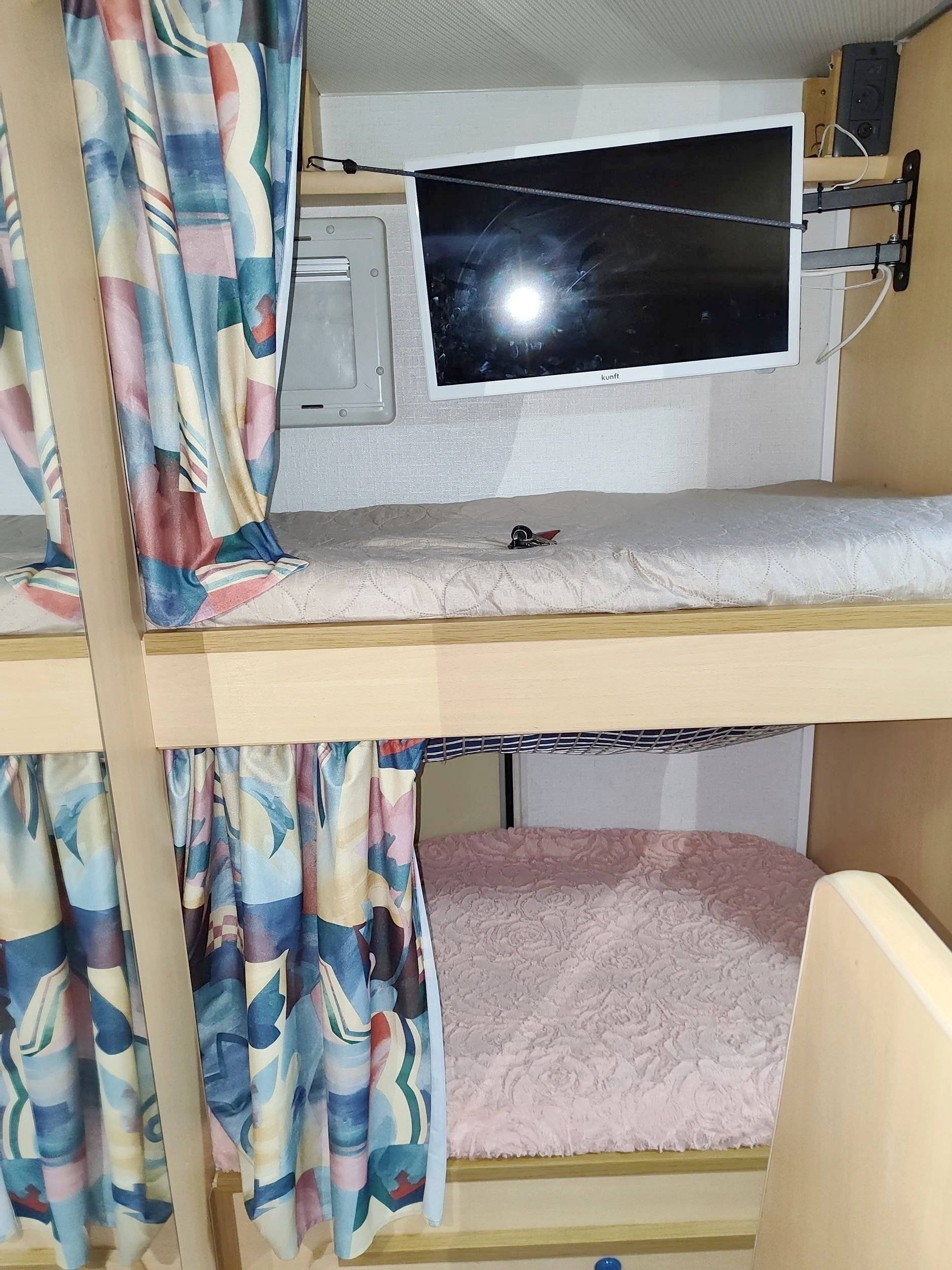 Challenger FORD TRANSIT