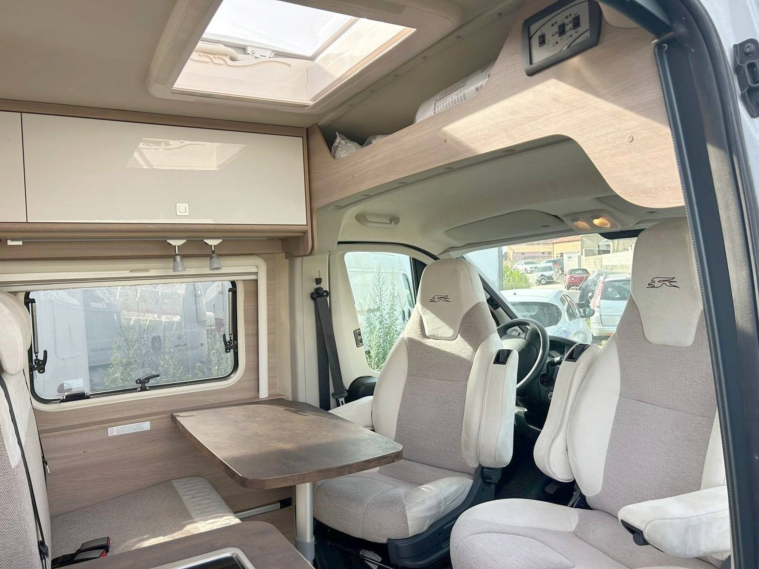 Dinette Fiat 2,3 l 130 ch - Yescapa