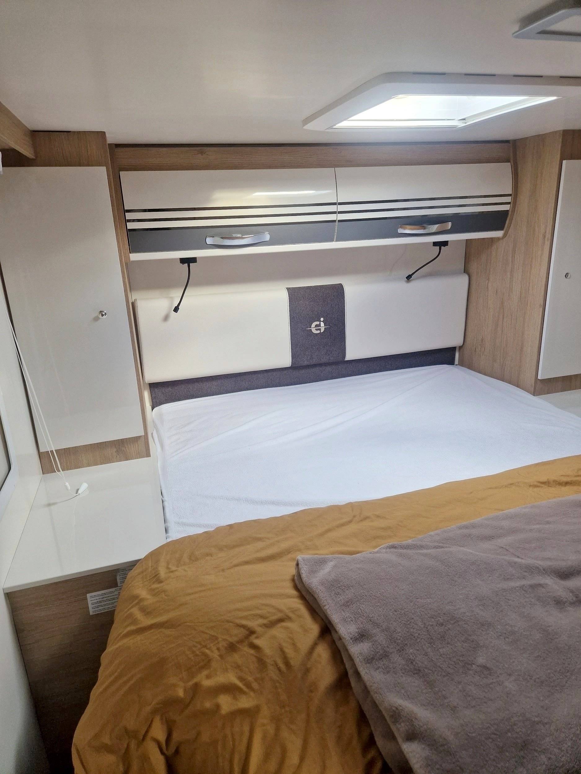 Couchages Ford Transit 2,0 l 170 ch - Yescapa