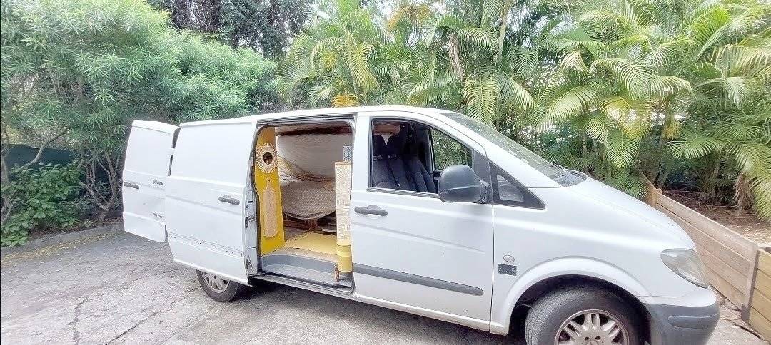 Vue avant de 3/4 Mercedes Mercedes vito - Yescapa