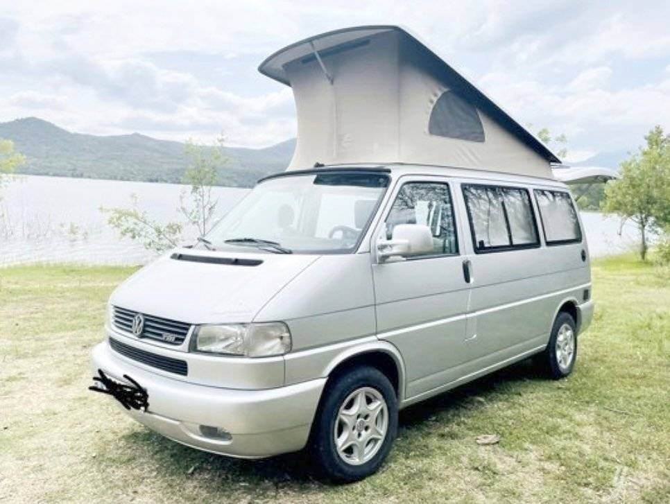 Front view from 3/4 Volkswagen California T4 2.5 TDI 102cv - Yescapa