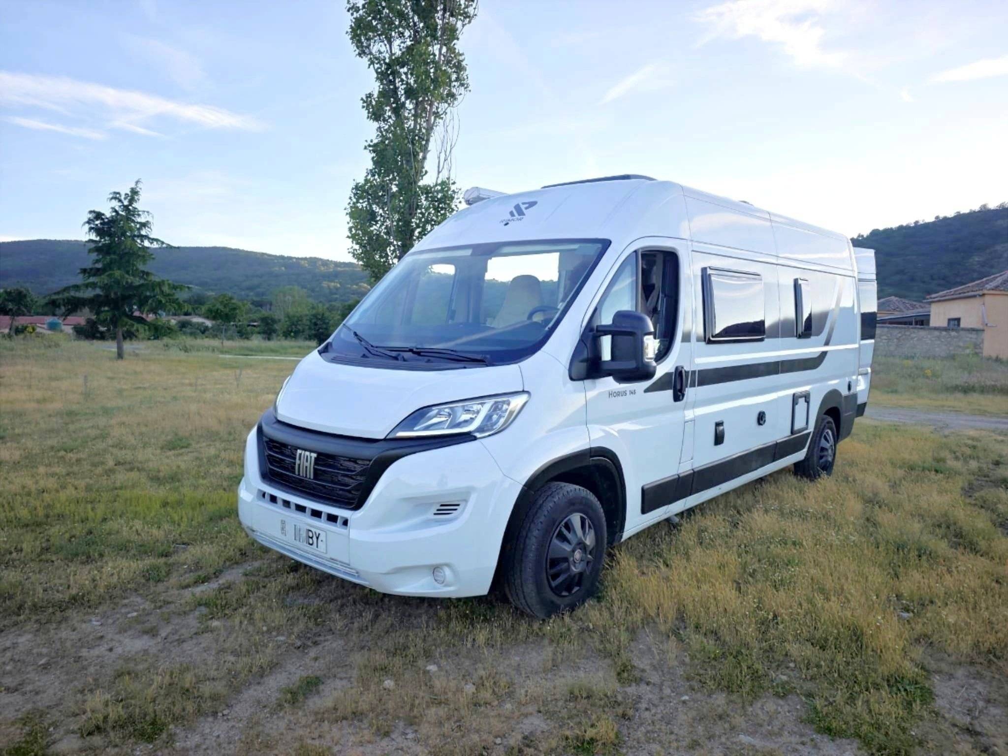Front view from 3/4 Fiat Ducato 2.2 140 cv 2022 - Yescapa