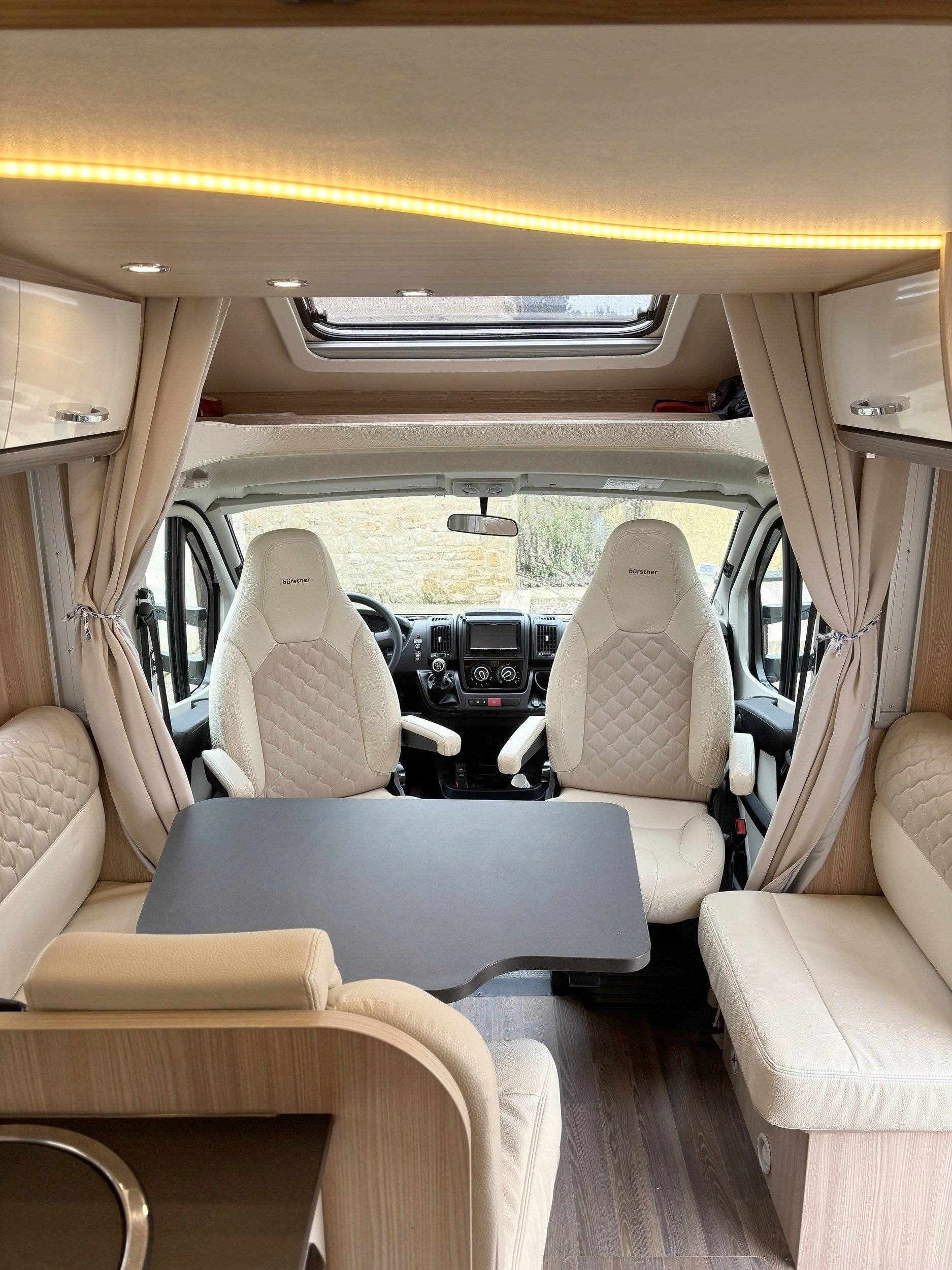 Dining Area Fiat - Yescapa