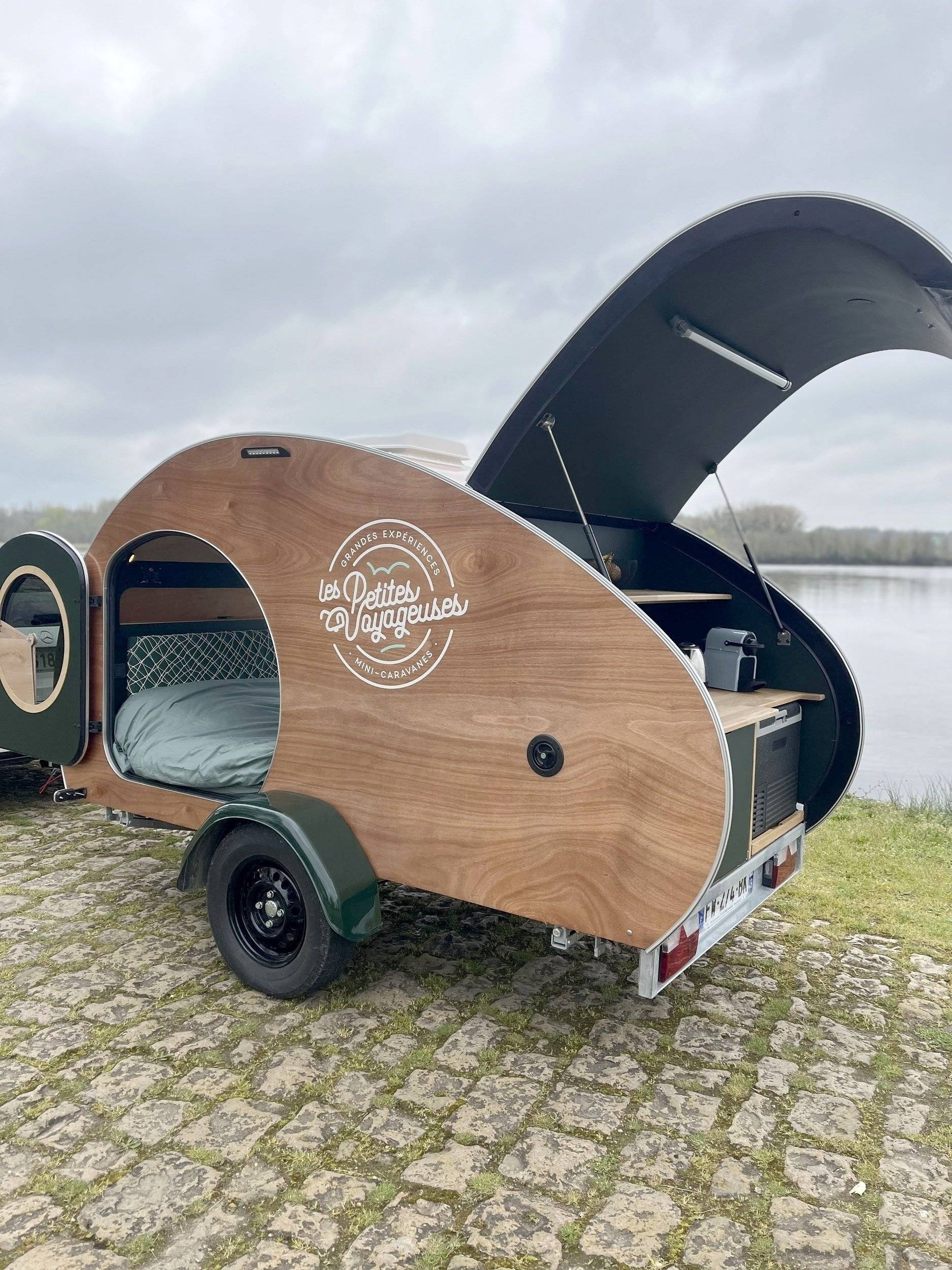 Les Petites Voyageuses  Les Petites Voyageuses