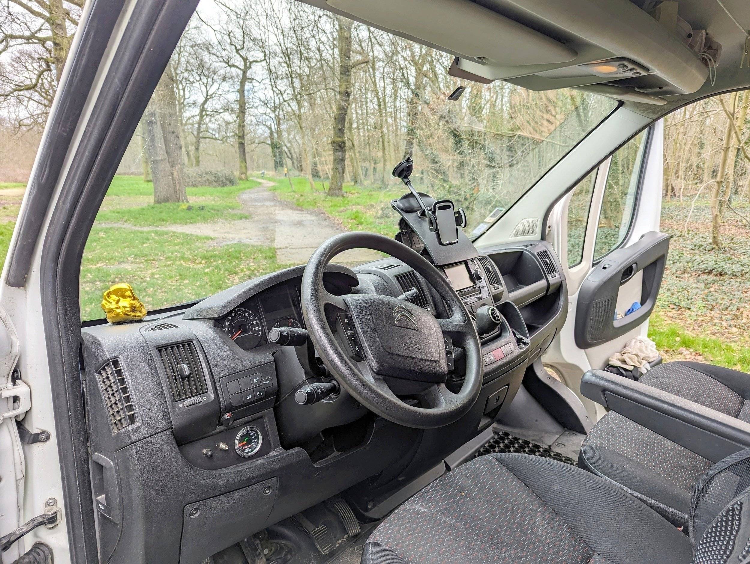 Partez à l'aventure avec notre van 100% autonome 