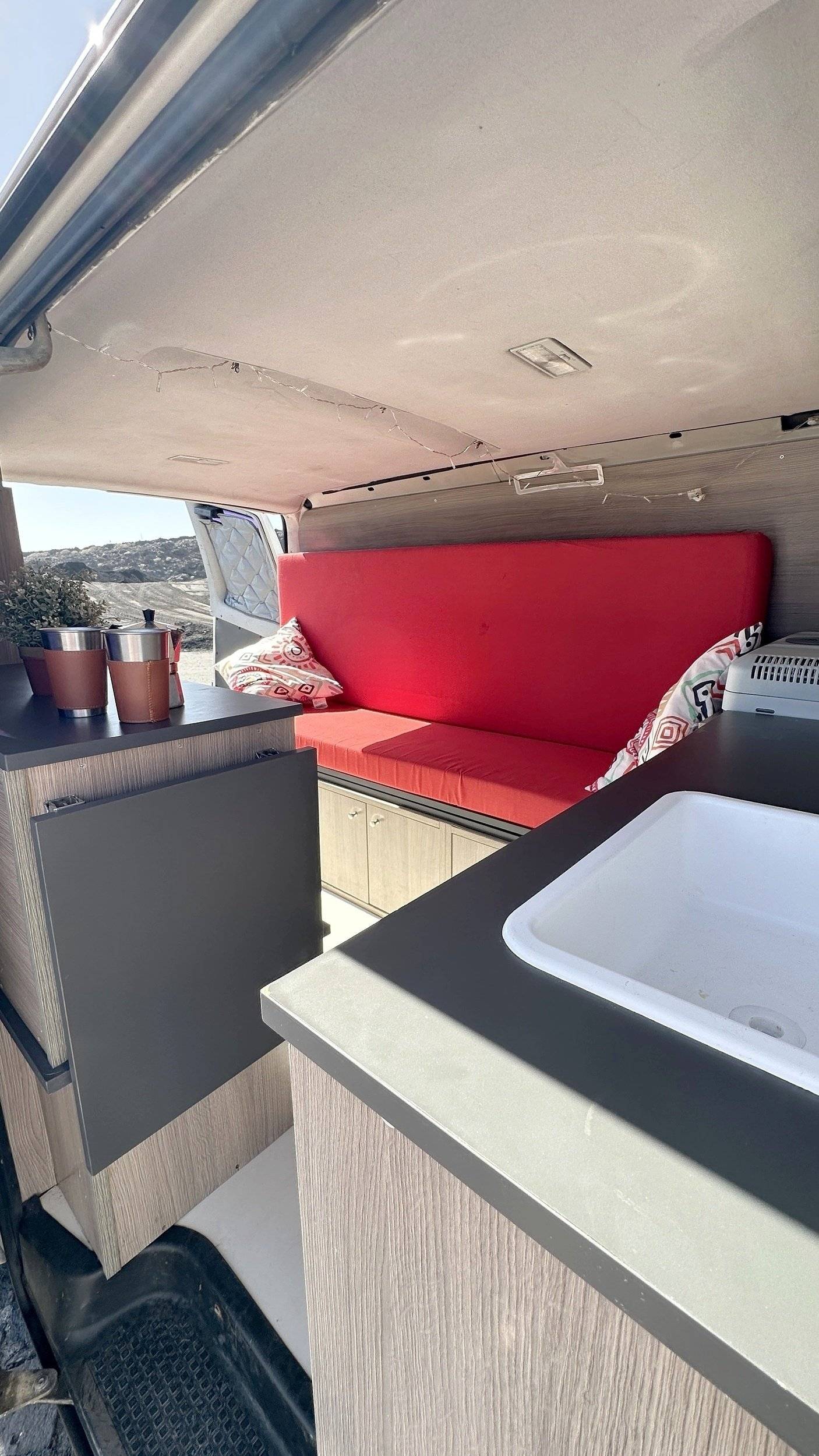 Dining Area Volkswagen 2,5l TDI 130 ch - Yescapa