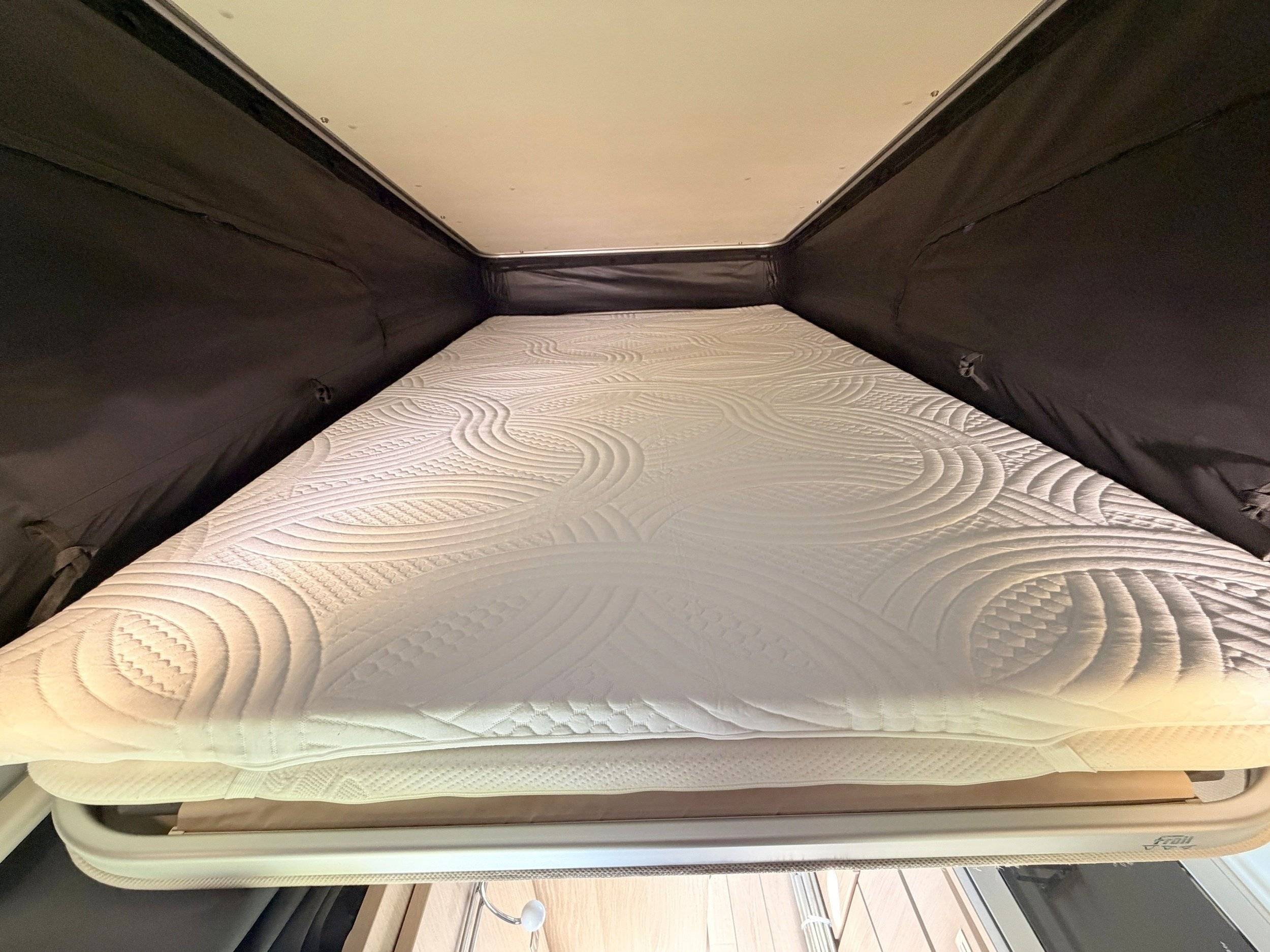 Plazas en cama Ford Transit 2,0 l 170 ch - Yescapa