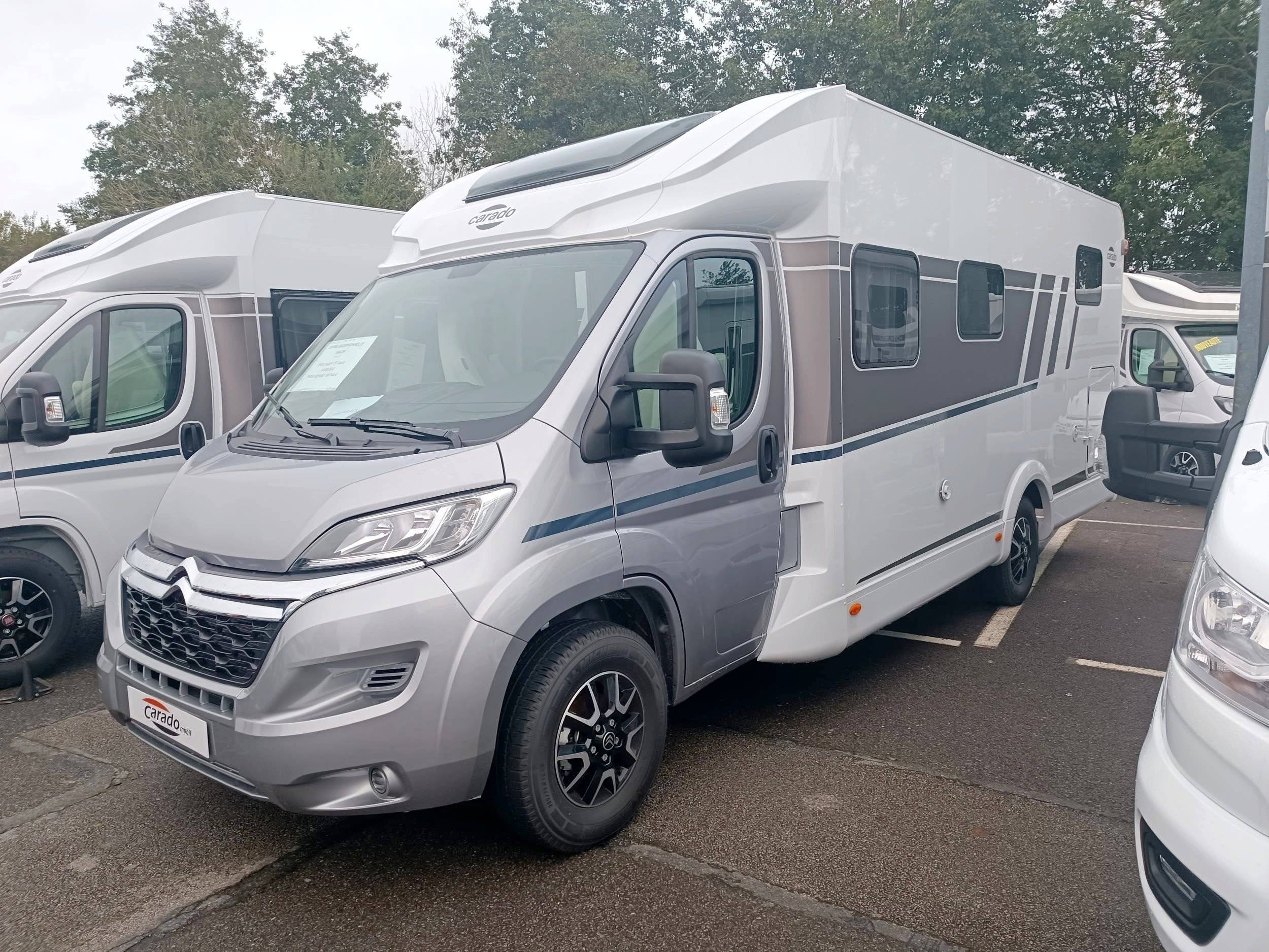 Vue avant de 3/4 Citroën Jumper 2,2 l 140 ch - Yescapa