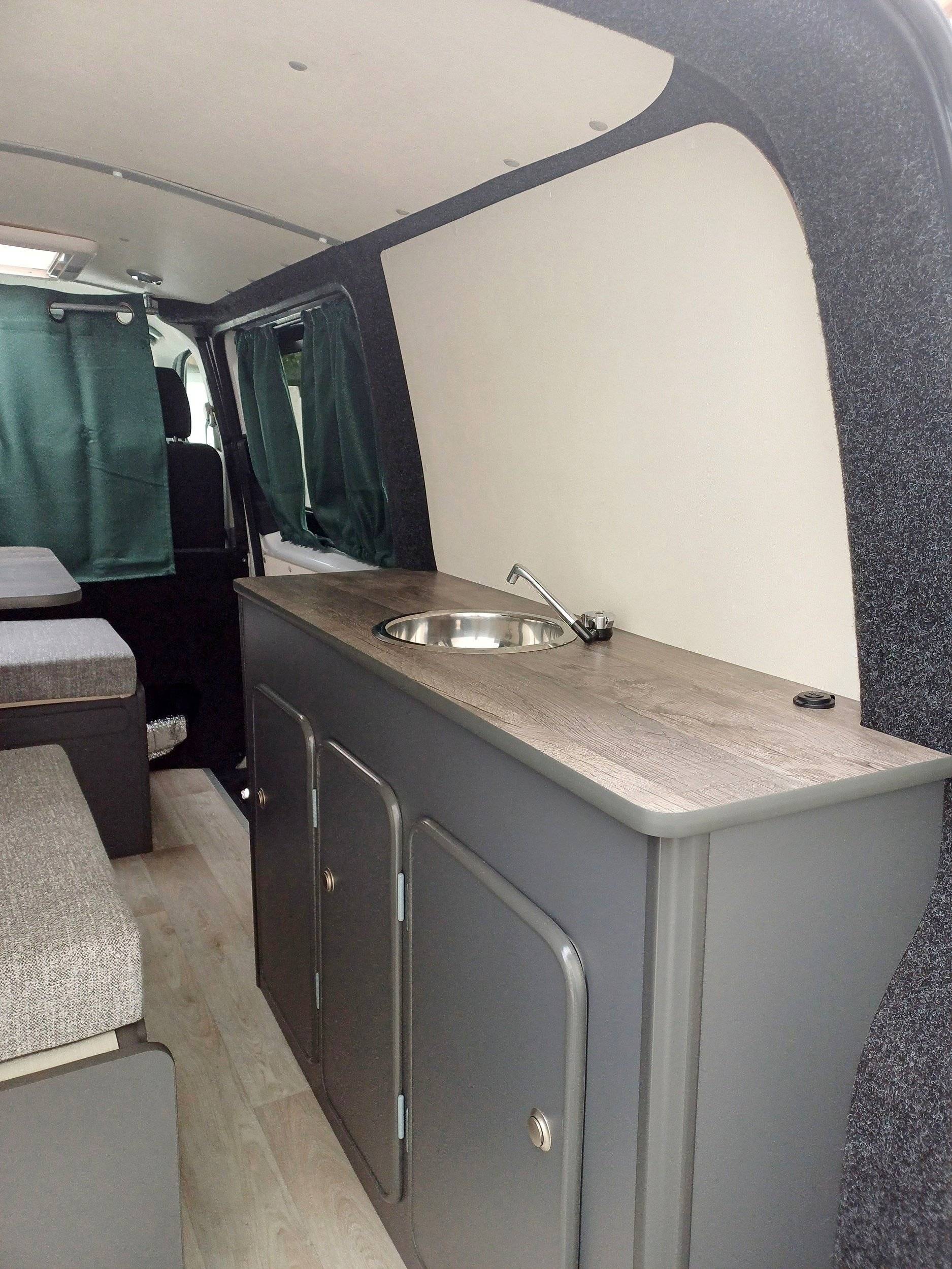 pyrénéens van perpignan camper van bleu satin