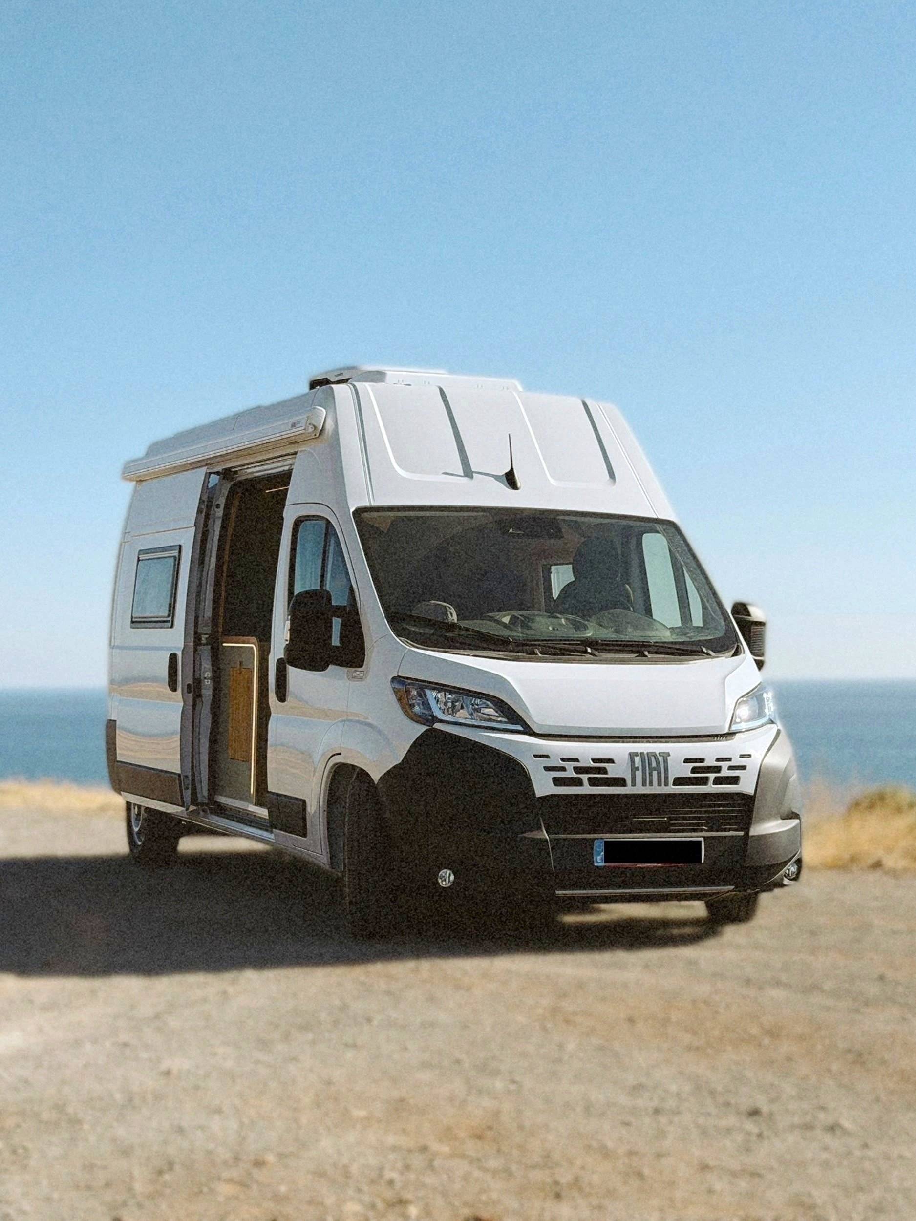 Vista frontale a ¾ Fiat Ducato multijet 140 cv - Yescapa