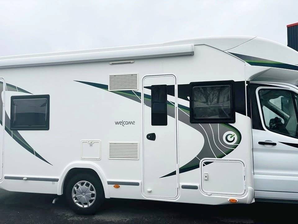 Vista del vehicle angle davanter Ford - Yescapa