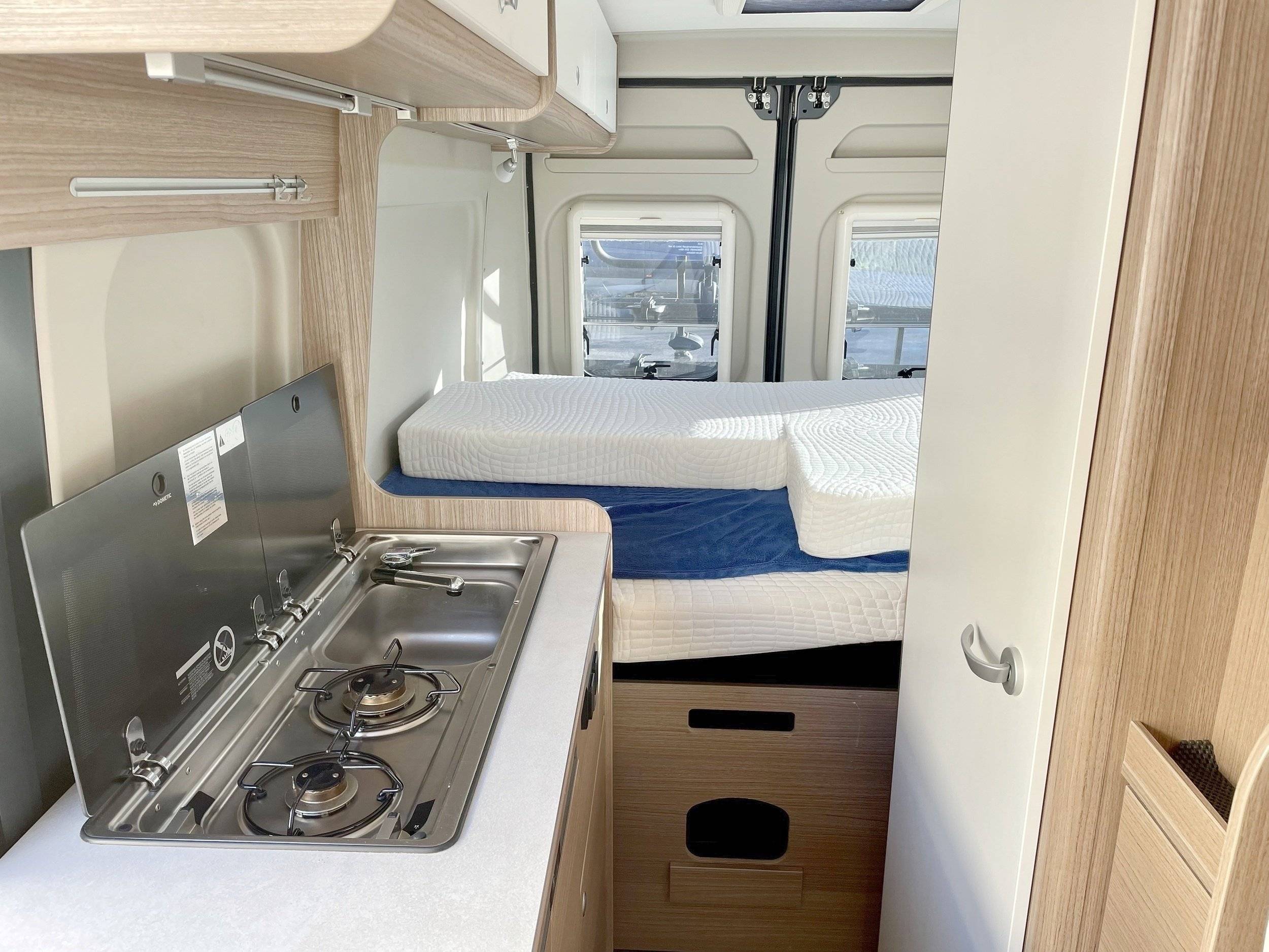 Kitchen Capron CVE600 - Yescapa