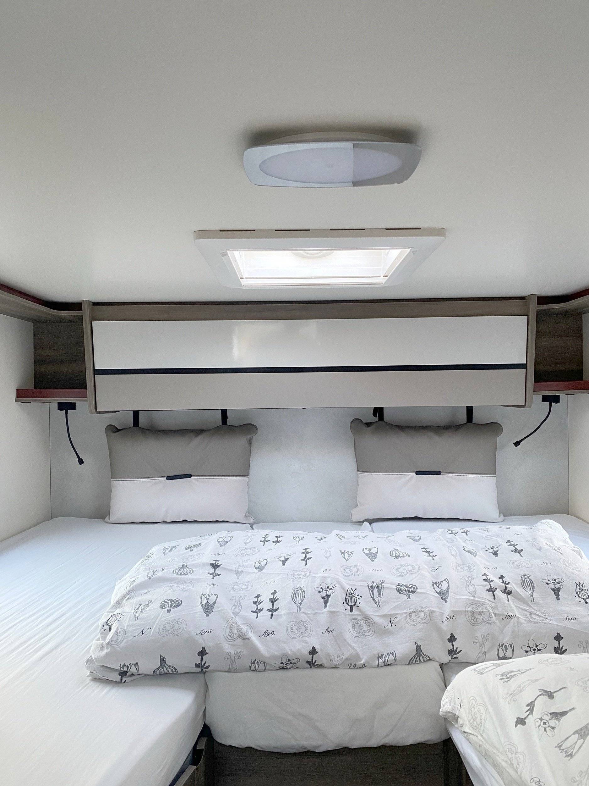 Couchages Ford Transit 2,0 l 155 ch - Yescapa