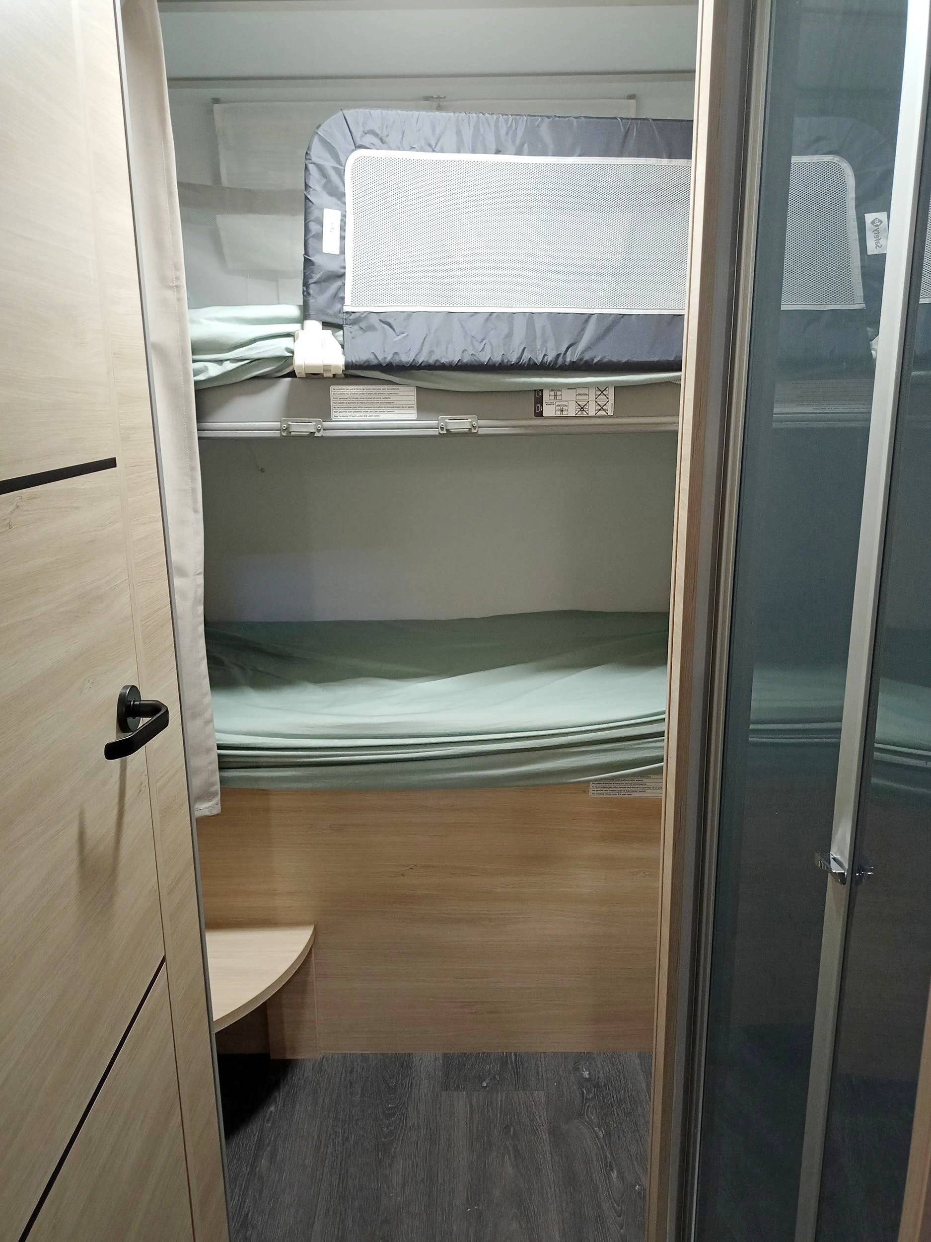 Challenger Challenger 380