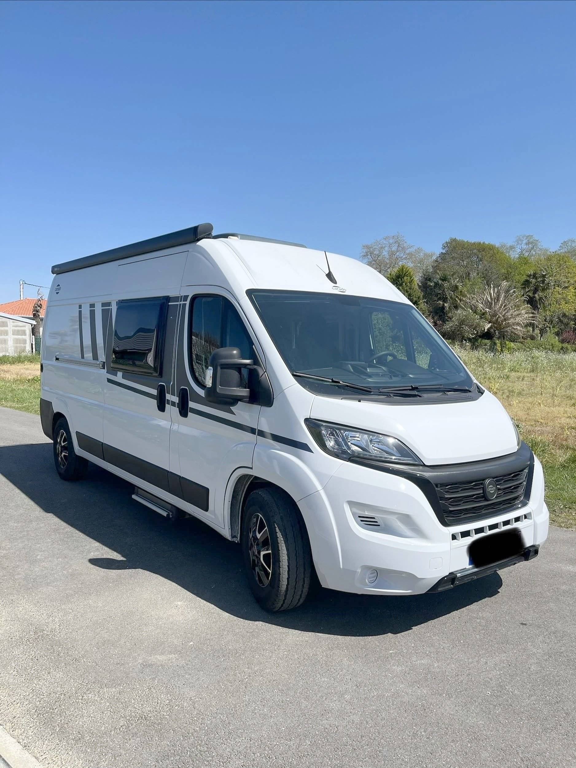 Vue avant de 3/4 Fiat 2.2 L  140CV - Yescapa