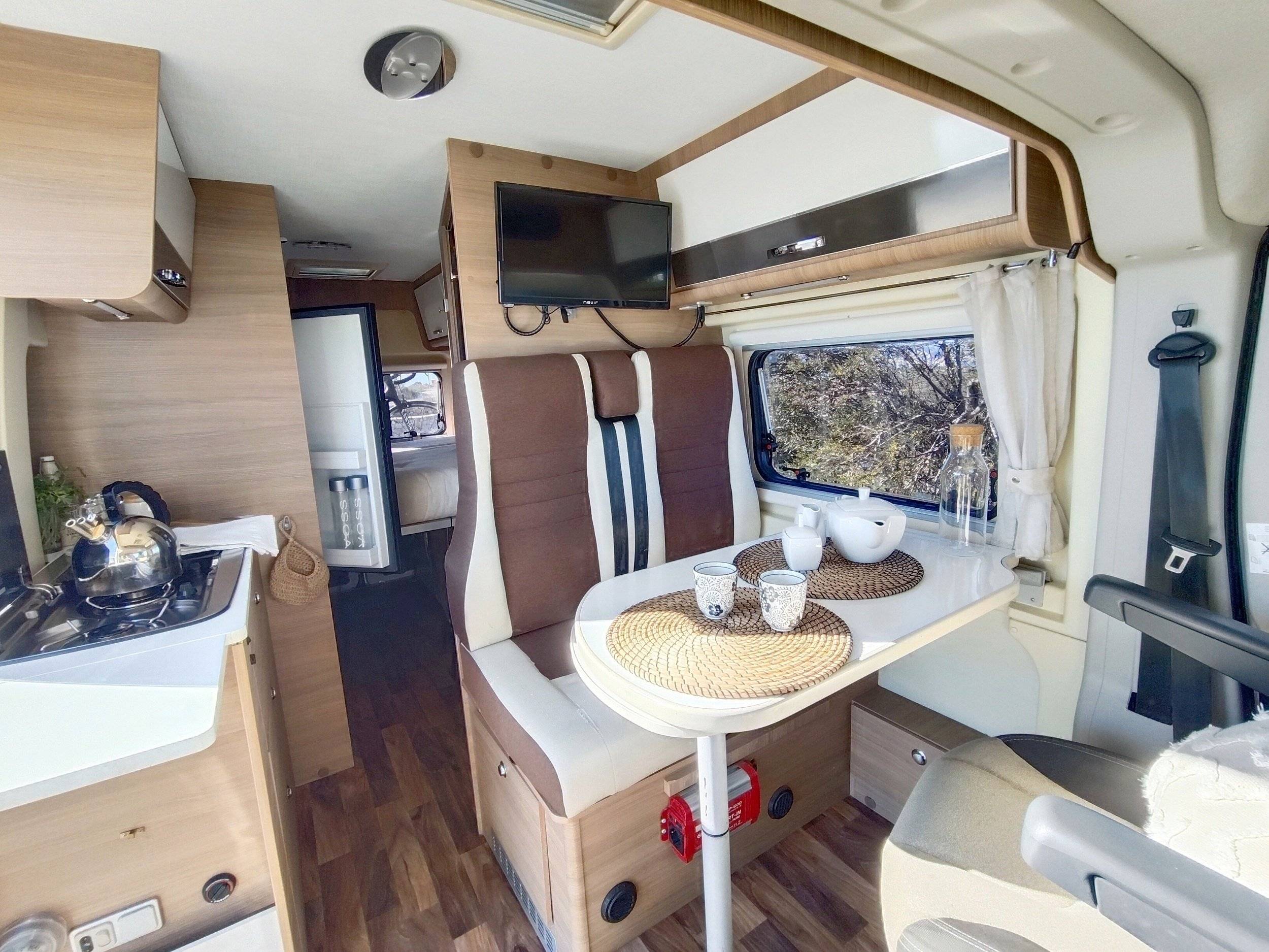 Área de jantar Fiat 2,3 l 130 ch - Yescapa