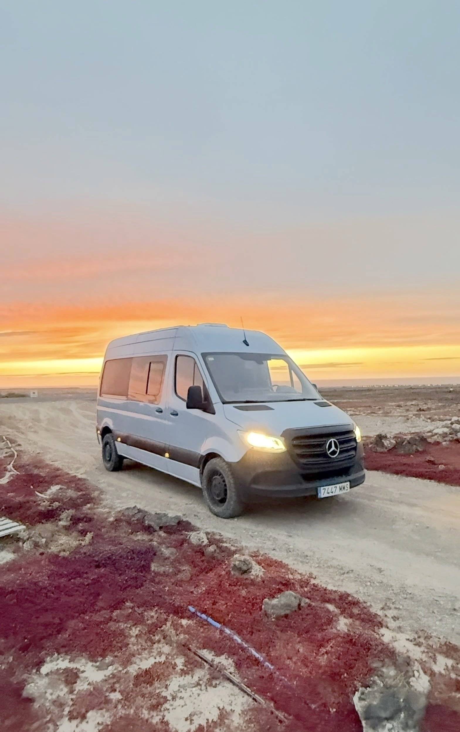 Vista frontale a ¾ Mercedes Sprinter 2,2 l 163 ch - Yescapa