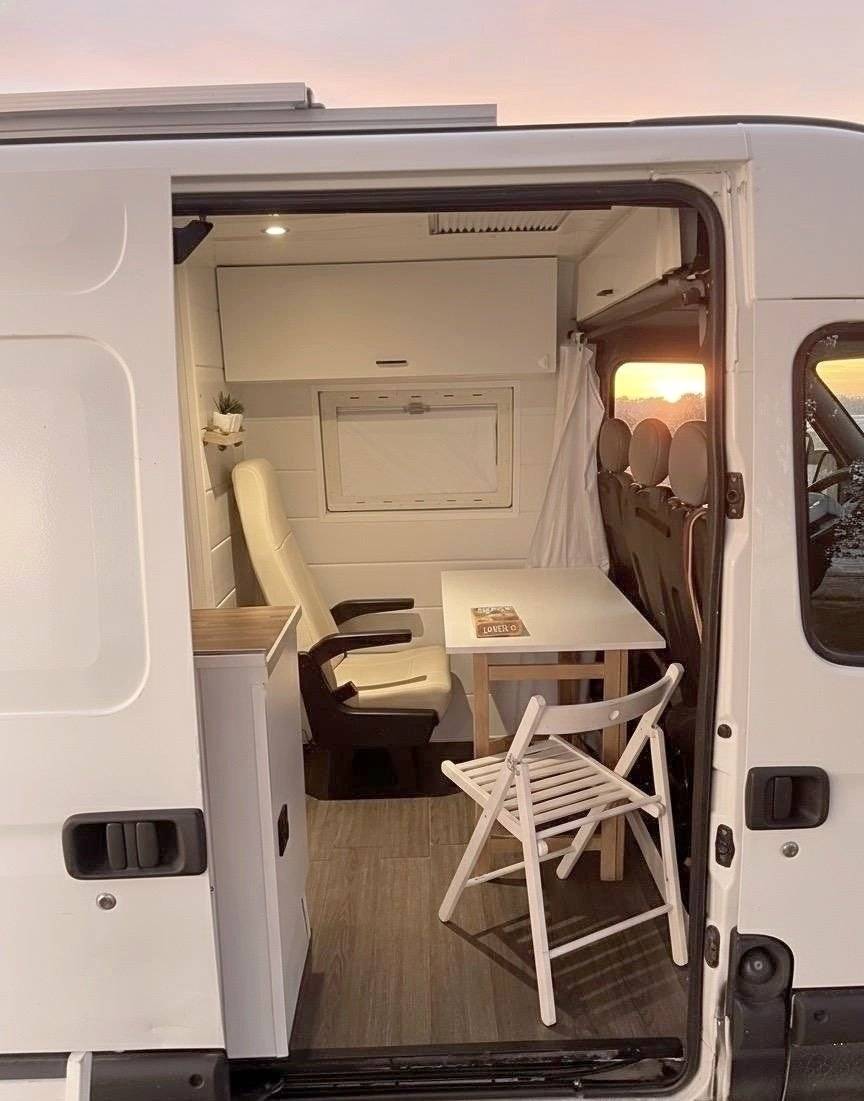 Coin repas Renault Master 2,5 l dCi 120 ch. - Yescapa