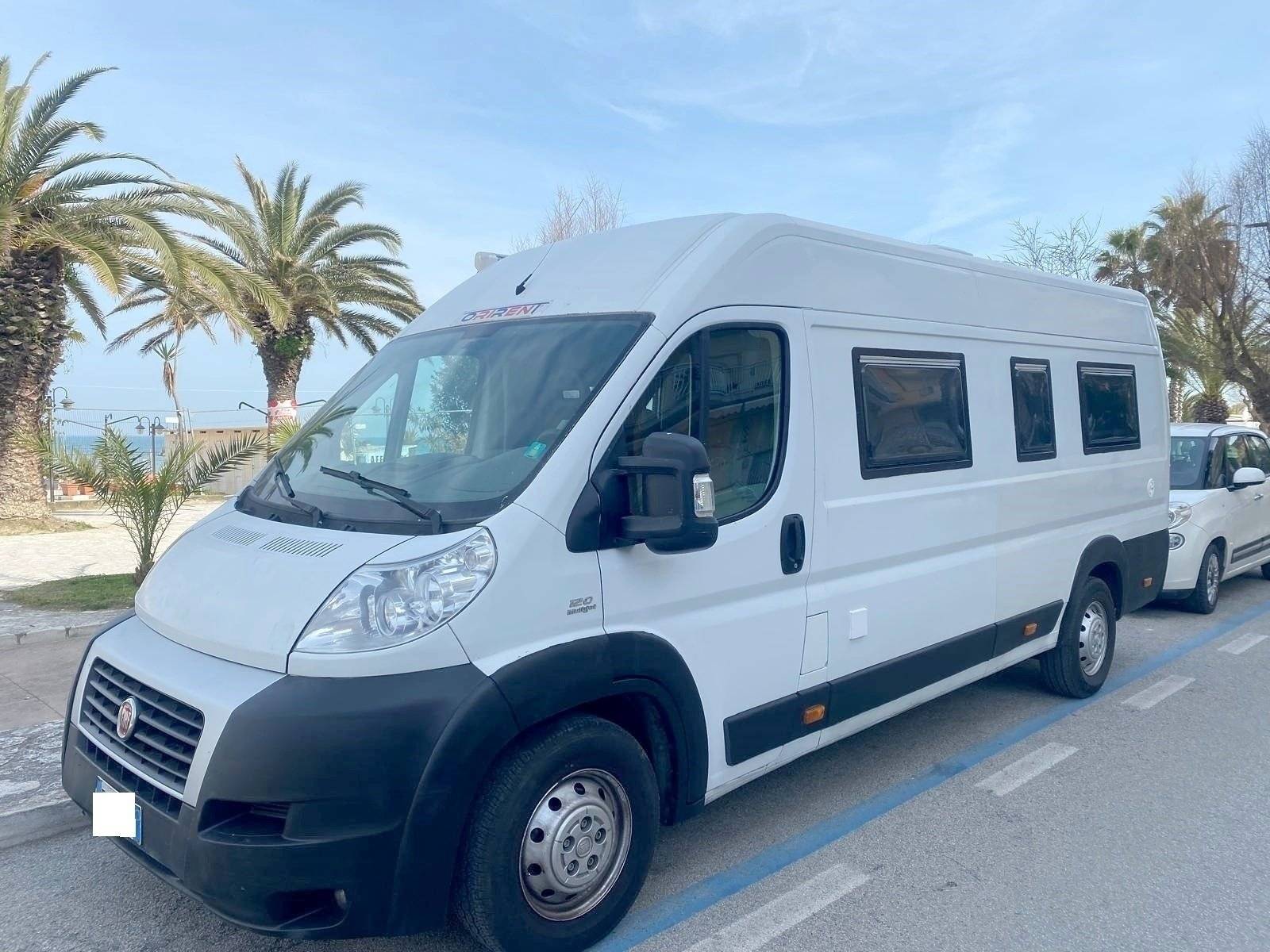 Front view from 3/4 Fiat FIAT DUCATO - Yescapa