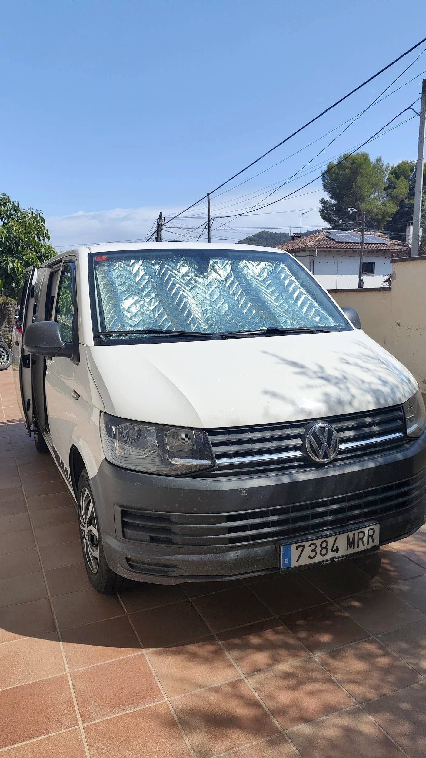 Vista frontale a ¾ Volkswagen T6 2,0 l 150 ch - Yescapa