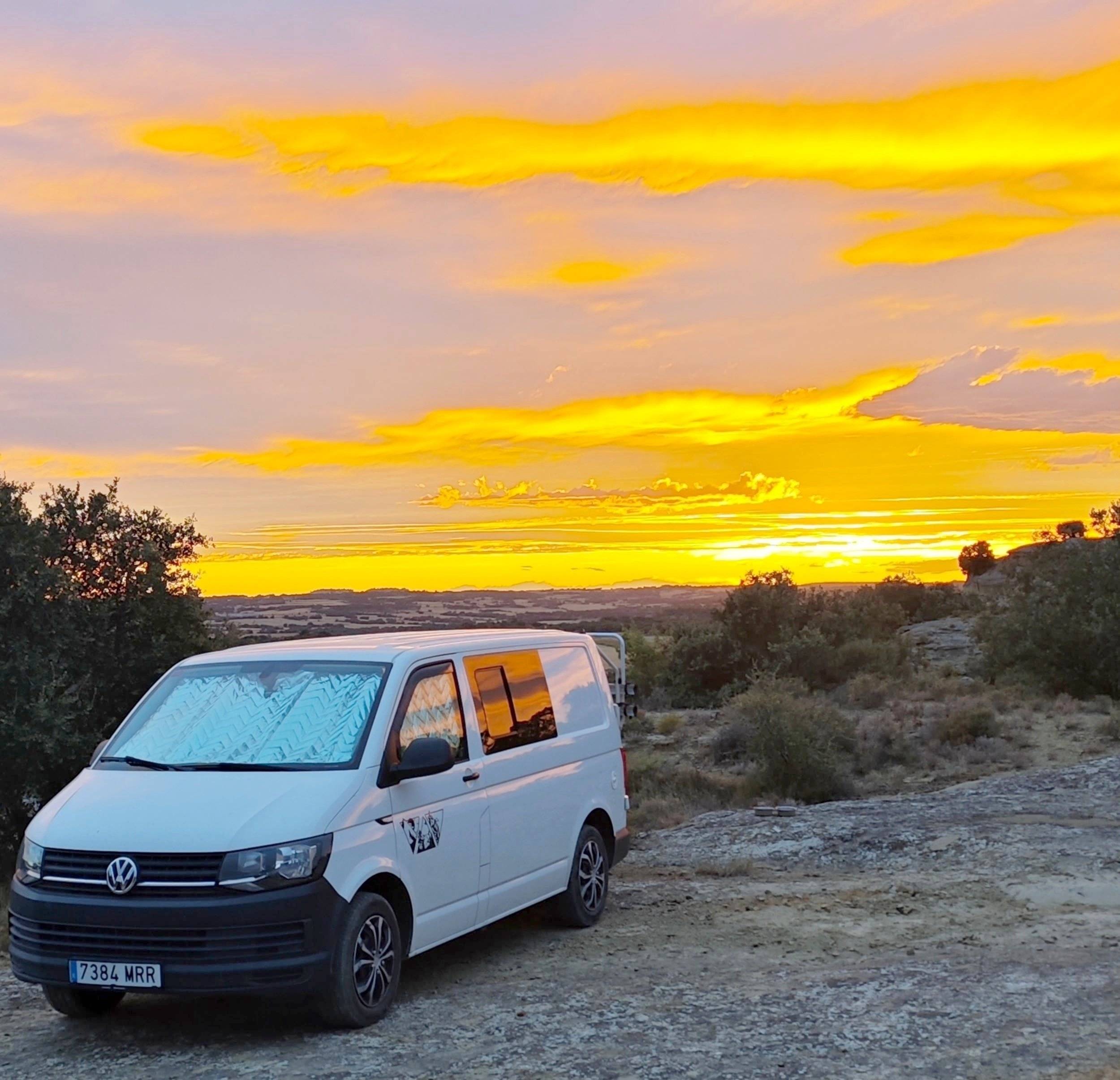 Vue avant de 3/4 Volkswagen T6 2,0 l 150 ch - Yescapa