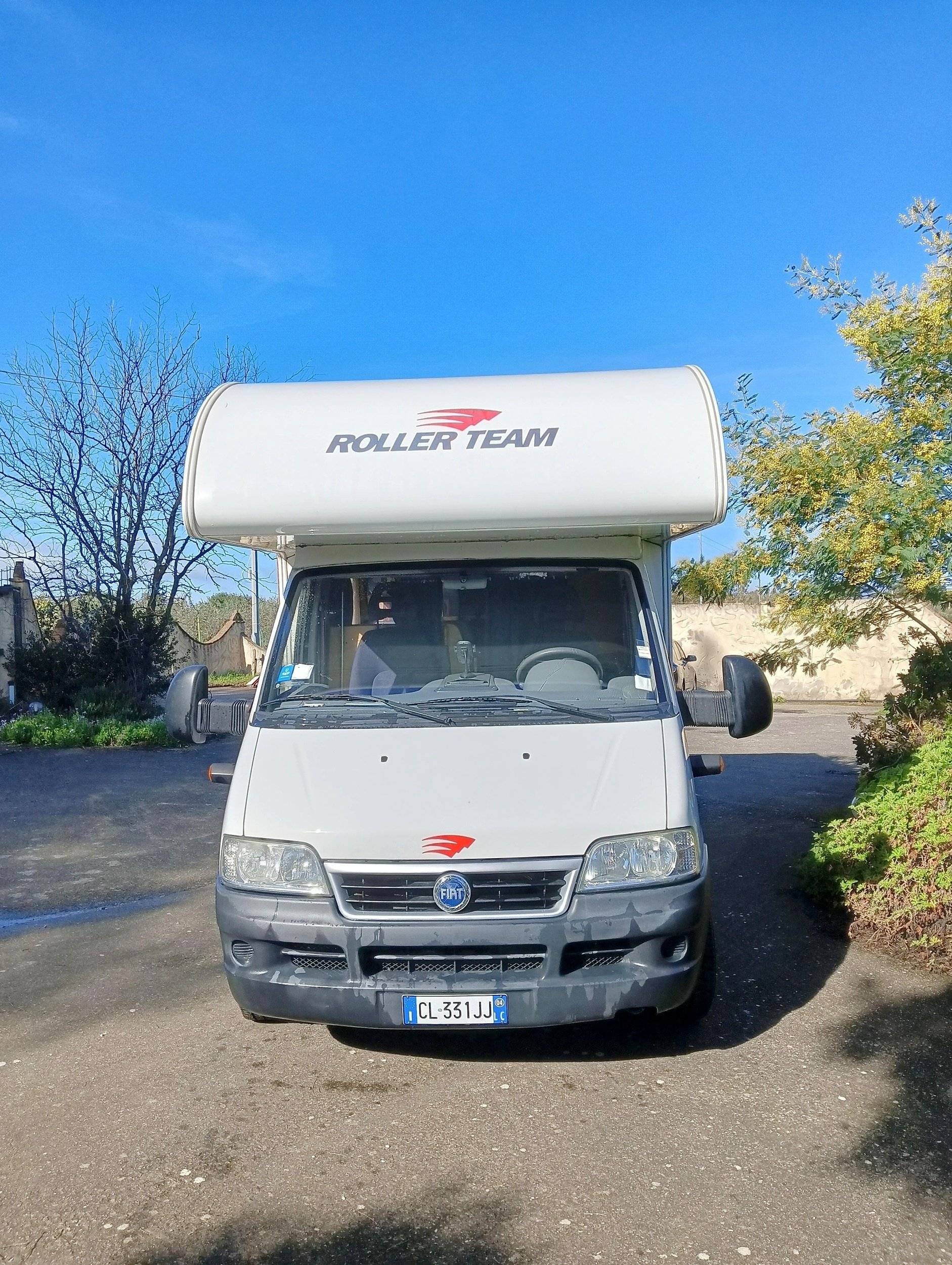 Front view from 3/4 Fiat - Yescapa