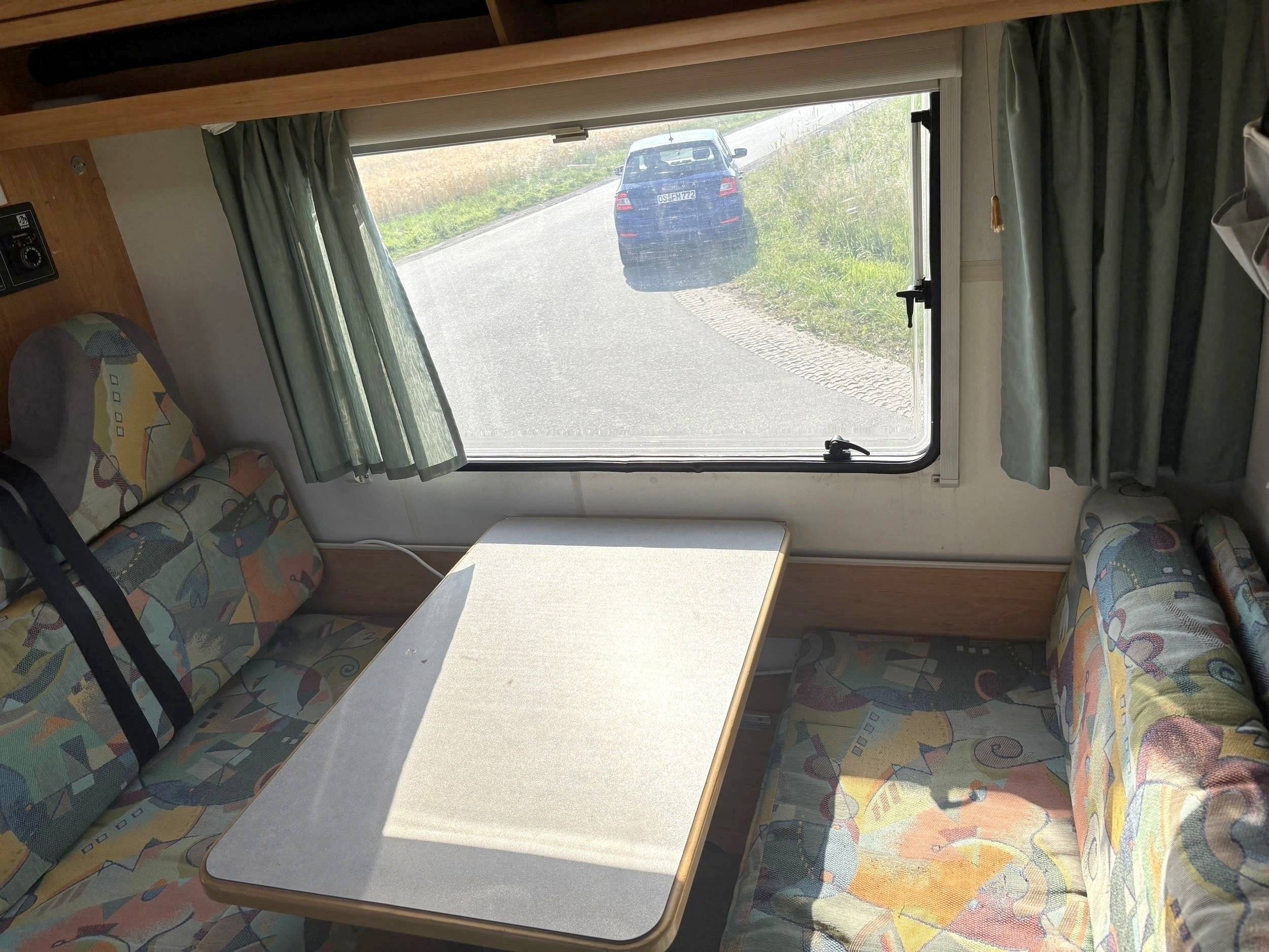 Dining Area Fiat DUCATO 2,8 IDTD - Yescapa