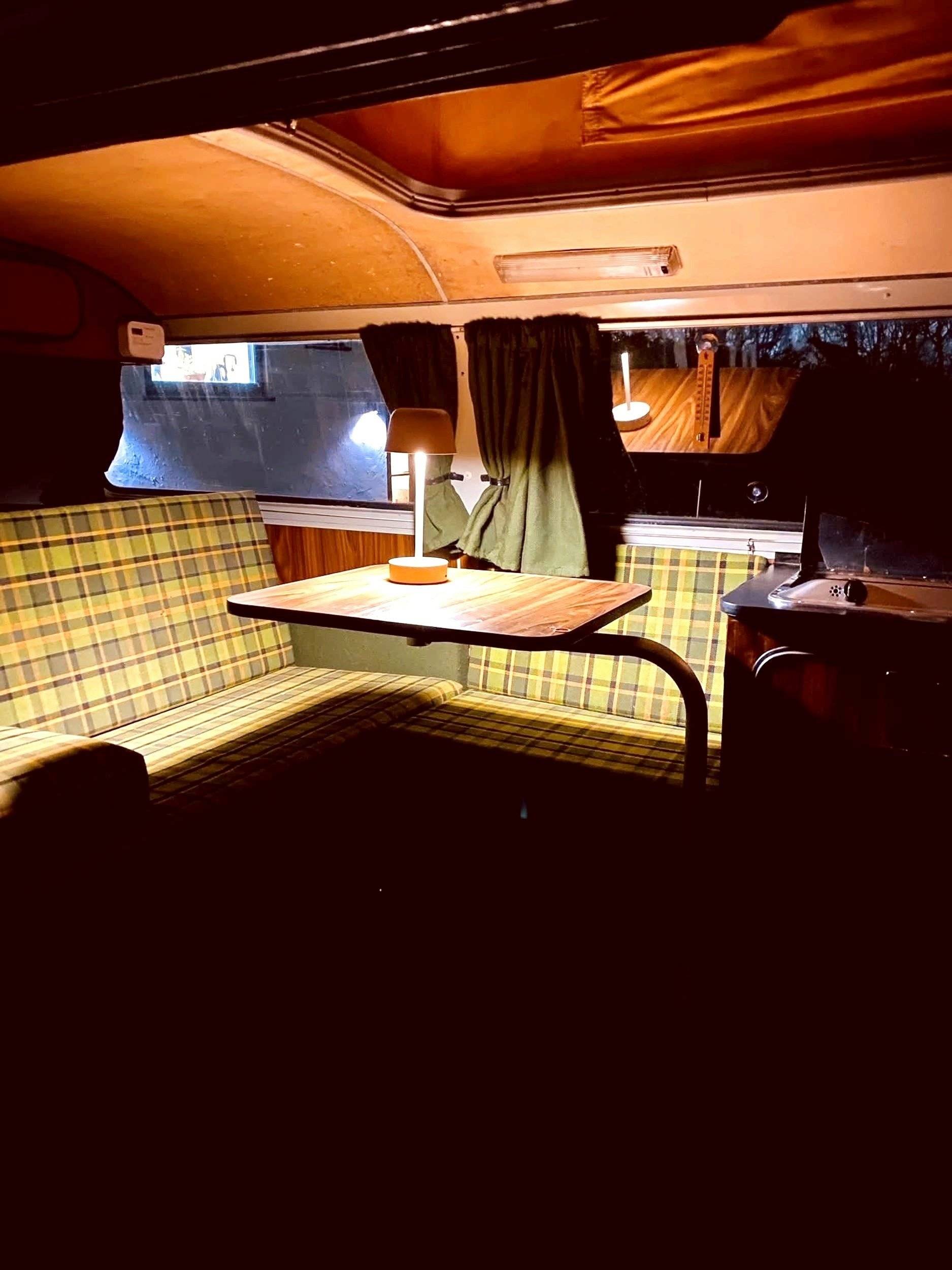 Coin repas Volkswagen Combi T2B - Yescapa