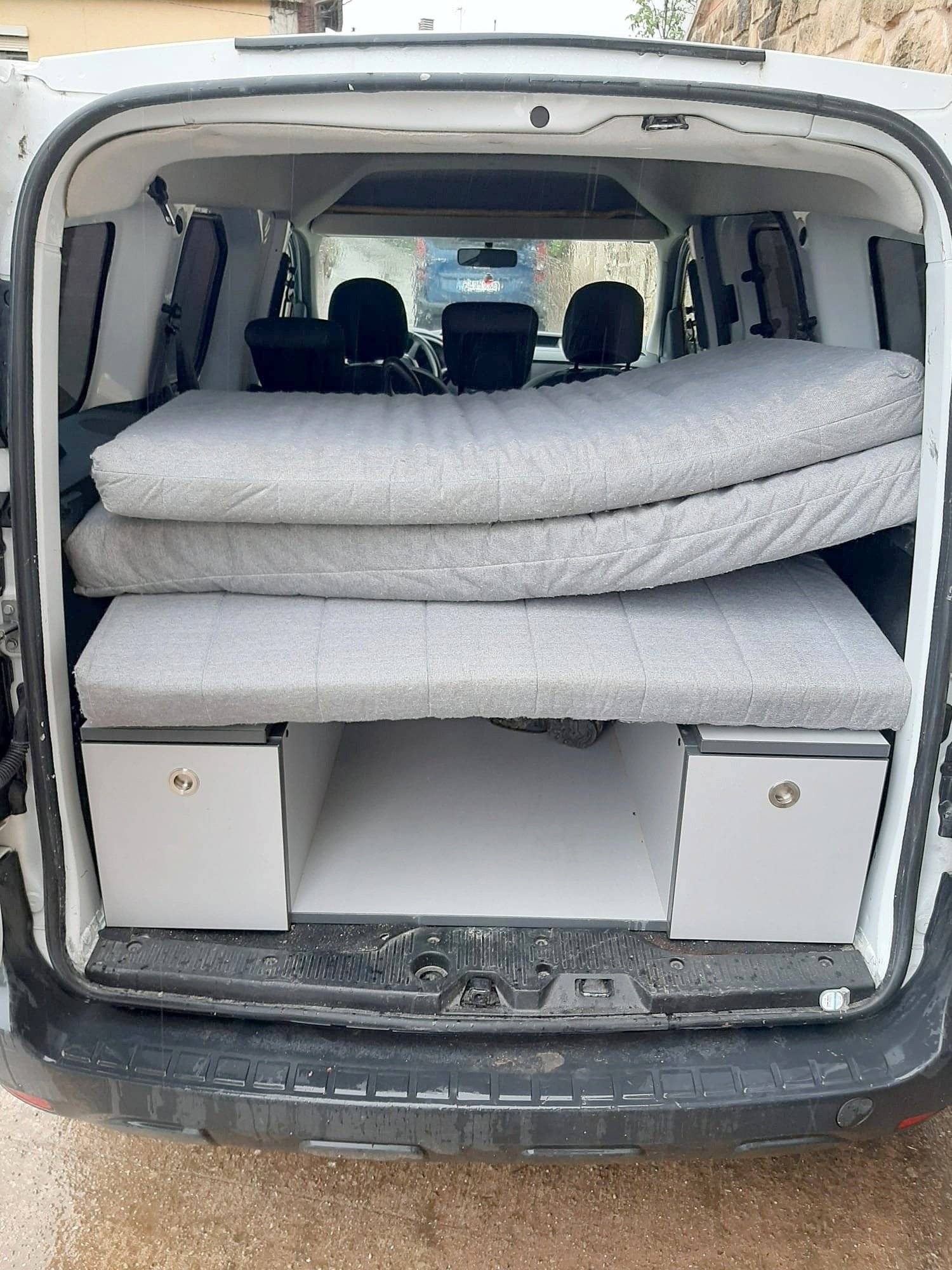 Berth Peugeot - Yescapa