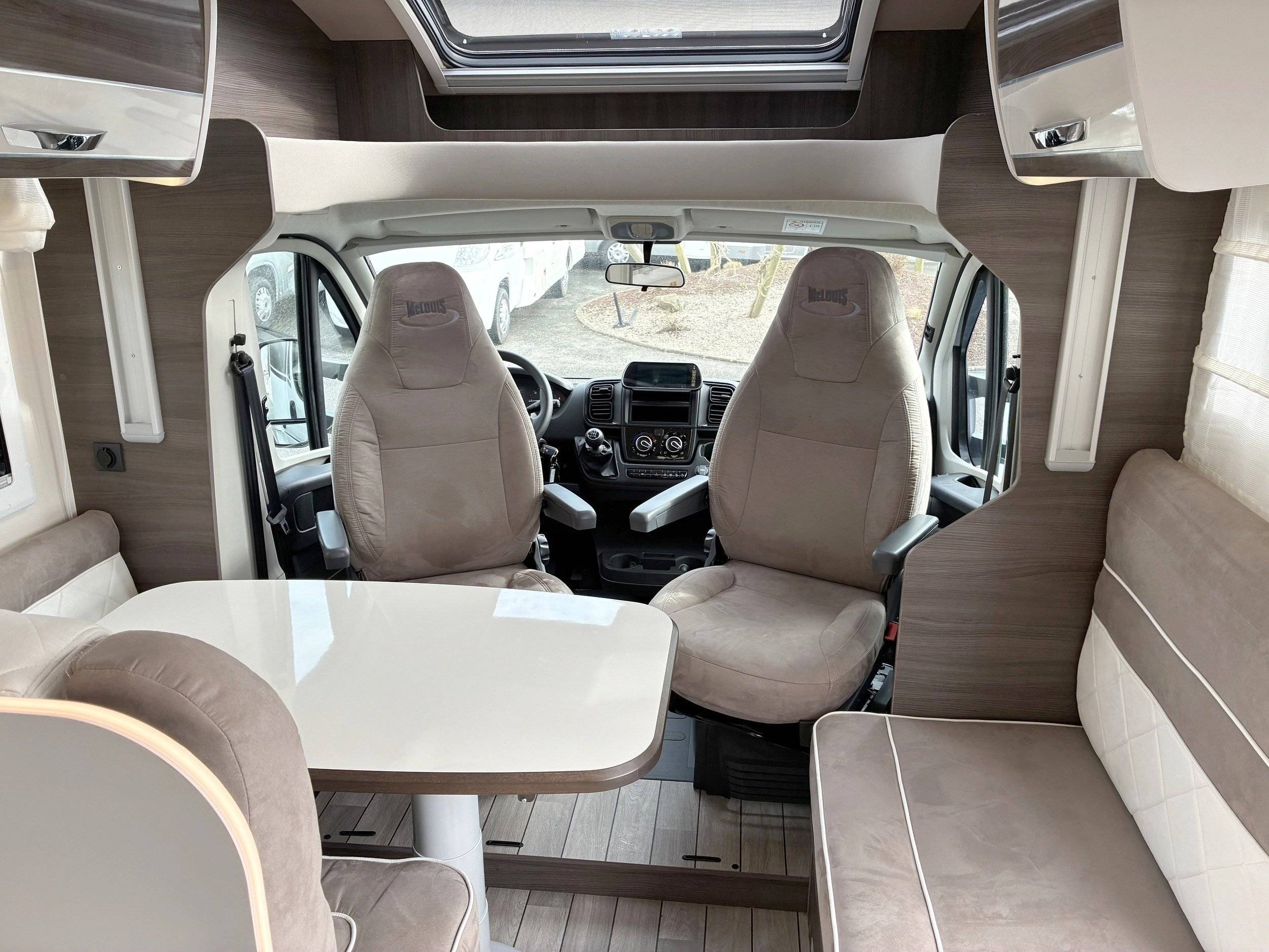 Dining Area Fiat Ducato 2,3 l 130 ch. - Yescapa