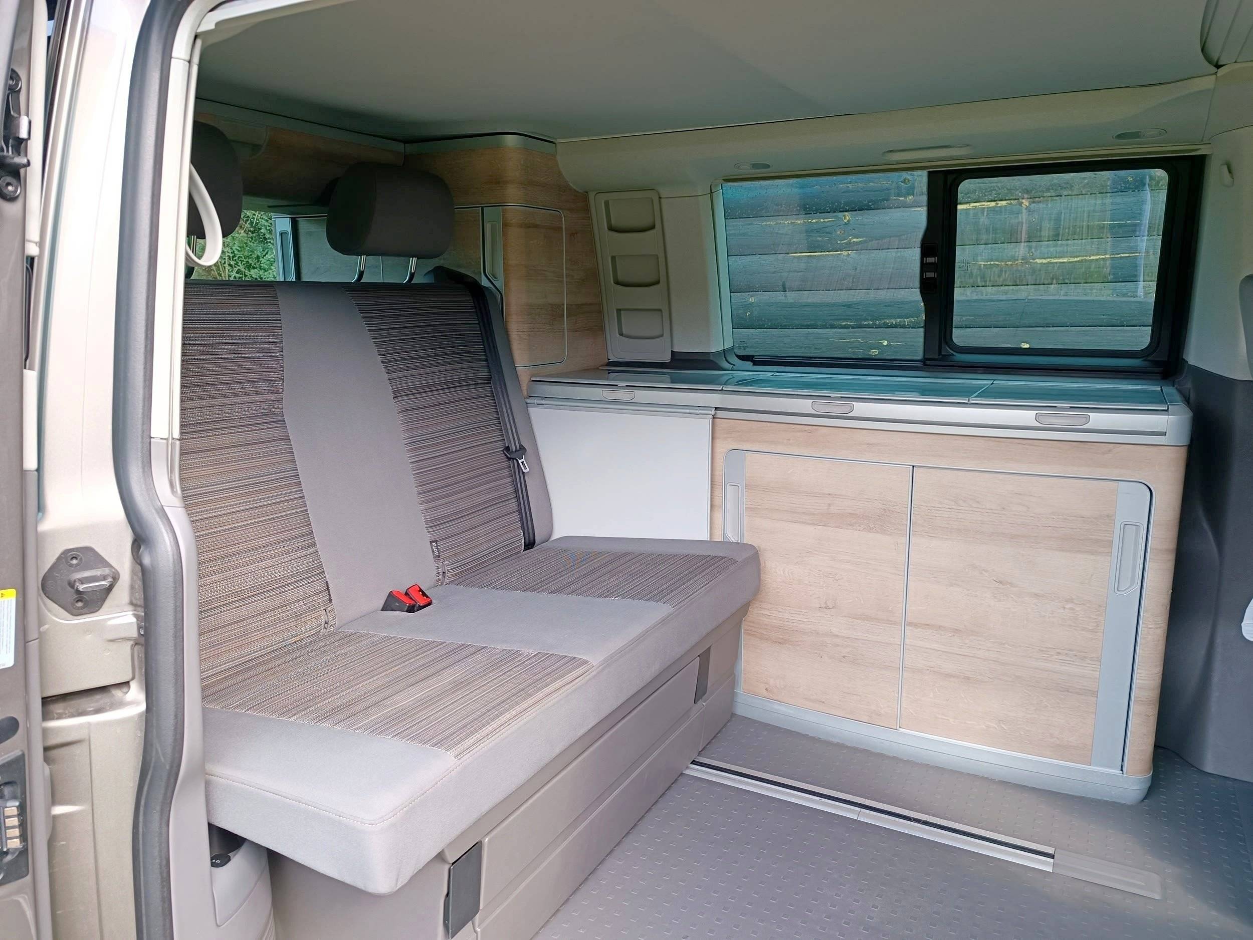 Dinette Volkswagen Volkswagen T6.1 California - Yescapa